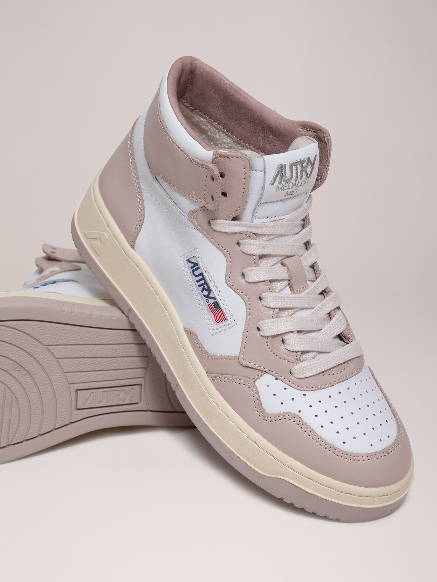 Detailansicht von Hoher Sneaker aus Leder von AUTRY