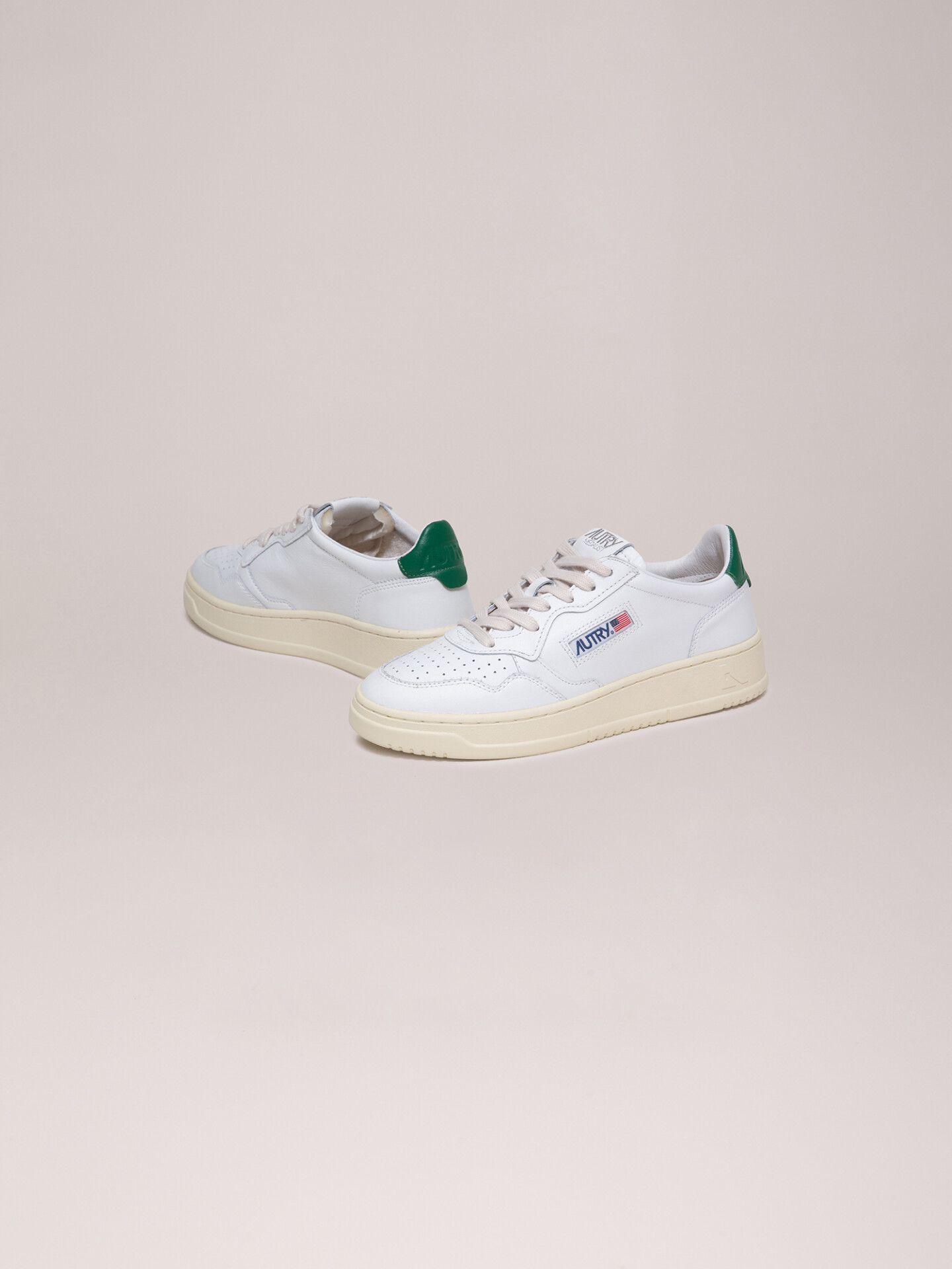 Detailansicht von Sneaker aus Leder von AUTRY