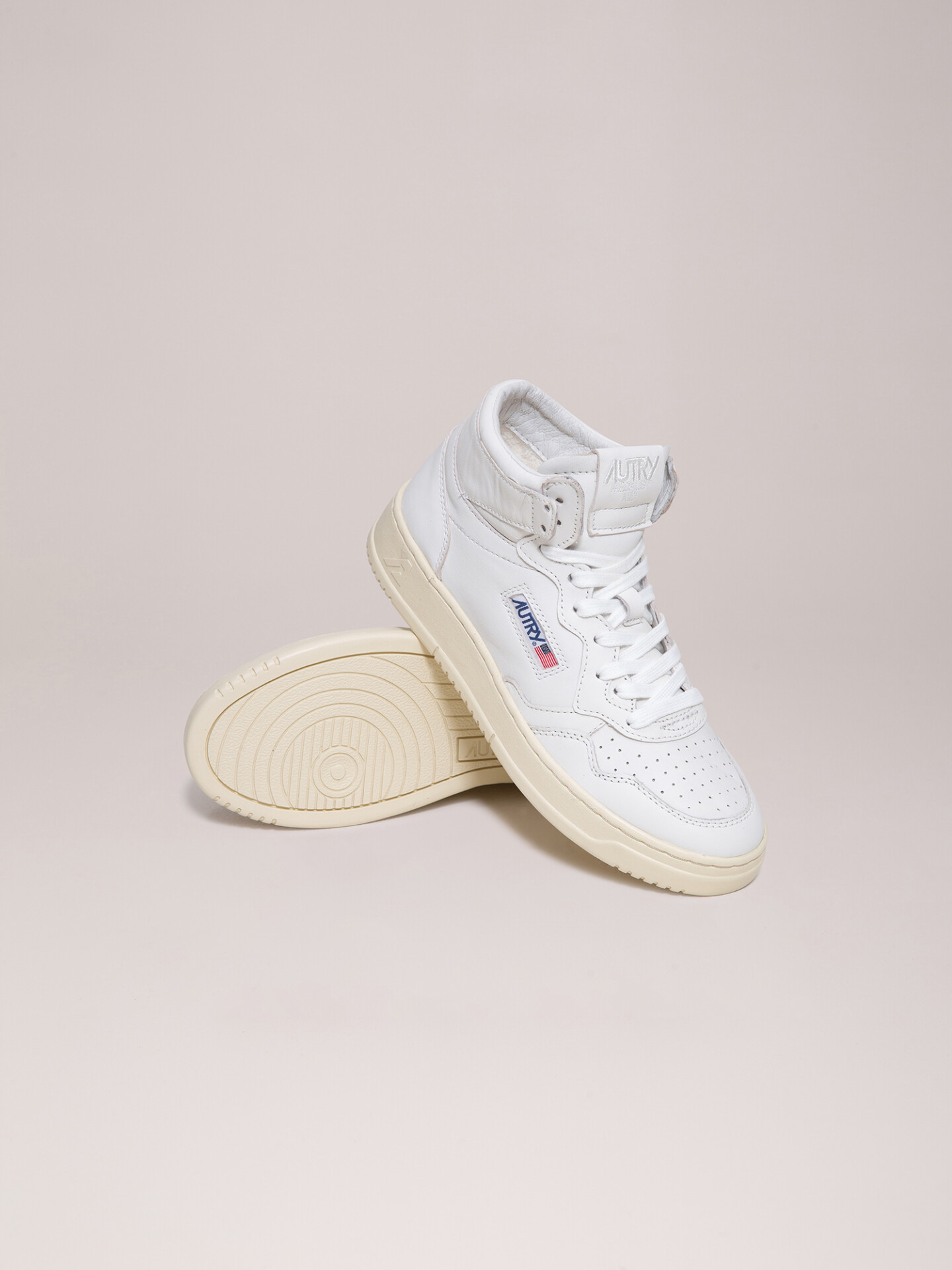 Detailansicht von Hoher Sneaker aus Leder von AUTRY