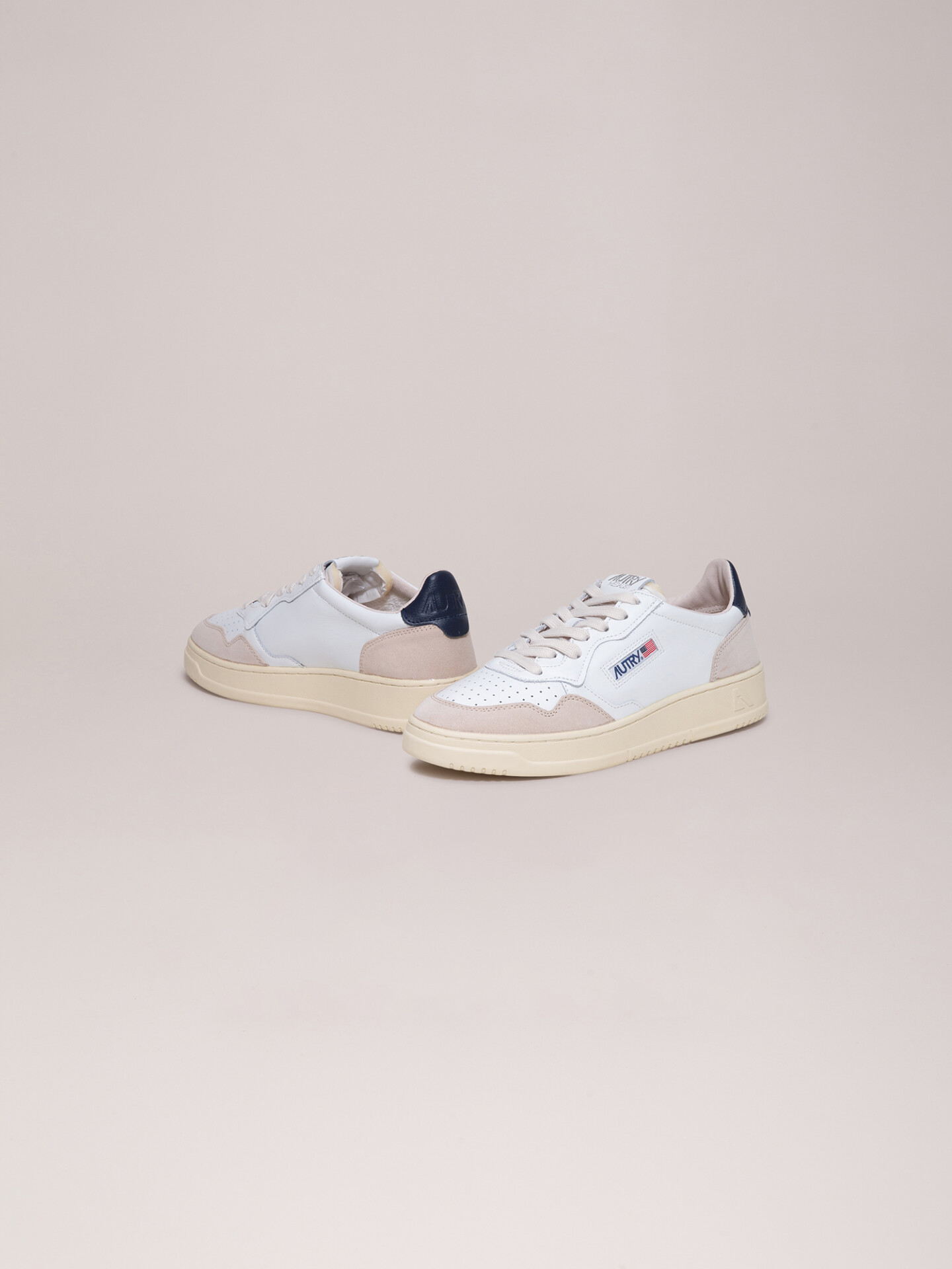 Detailansicht von Sneaker aus Leder von AUTRY