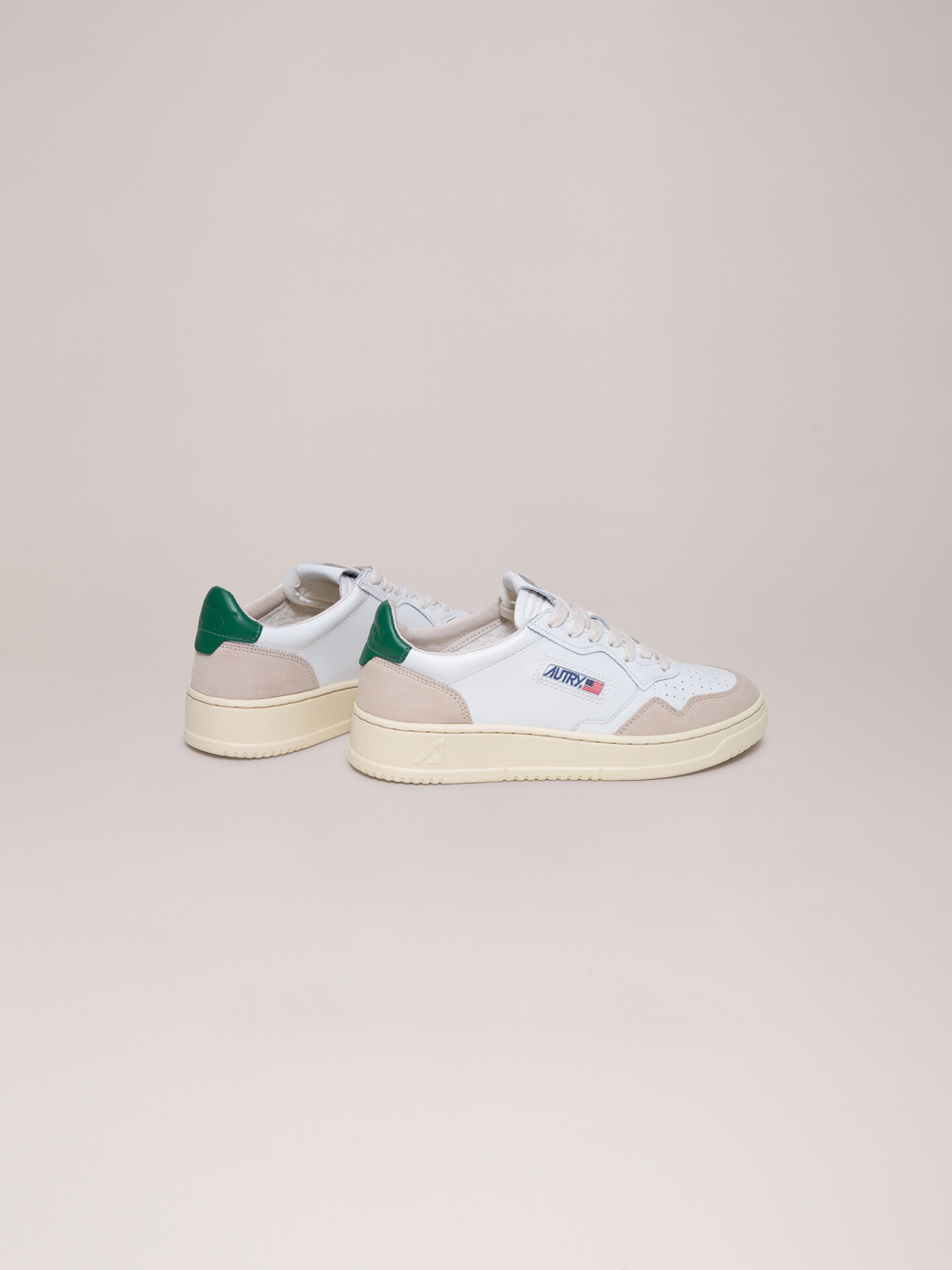 Detailansicht von Sneaker aus Leder von AUTRY