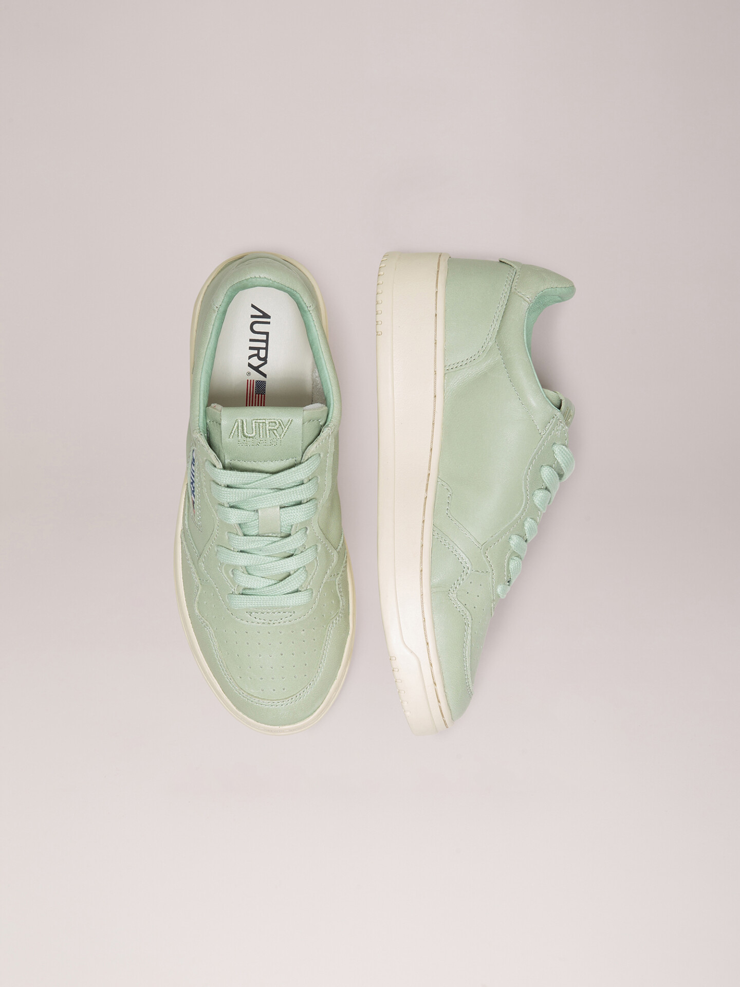Detailansicht von Sneaker aus Leder von AUTRY