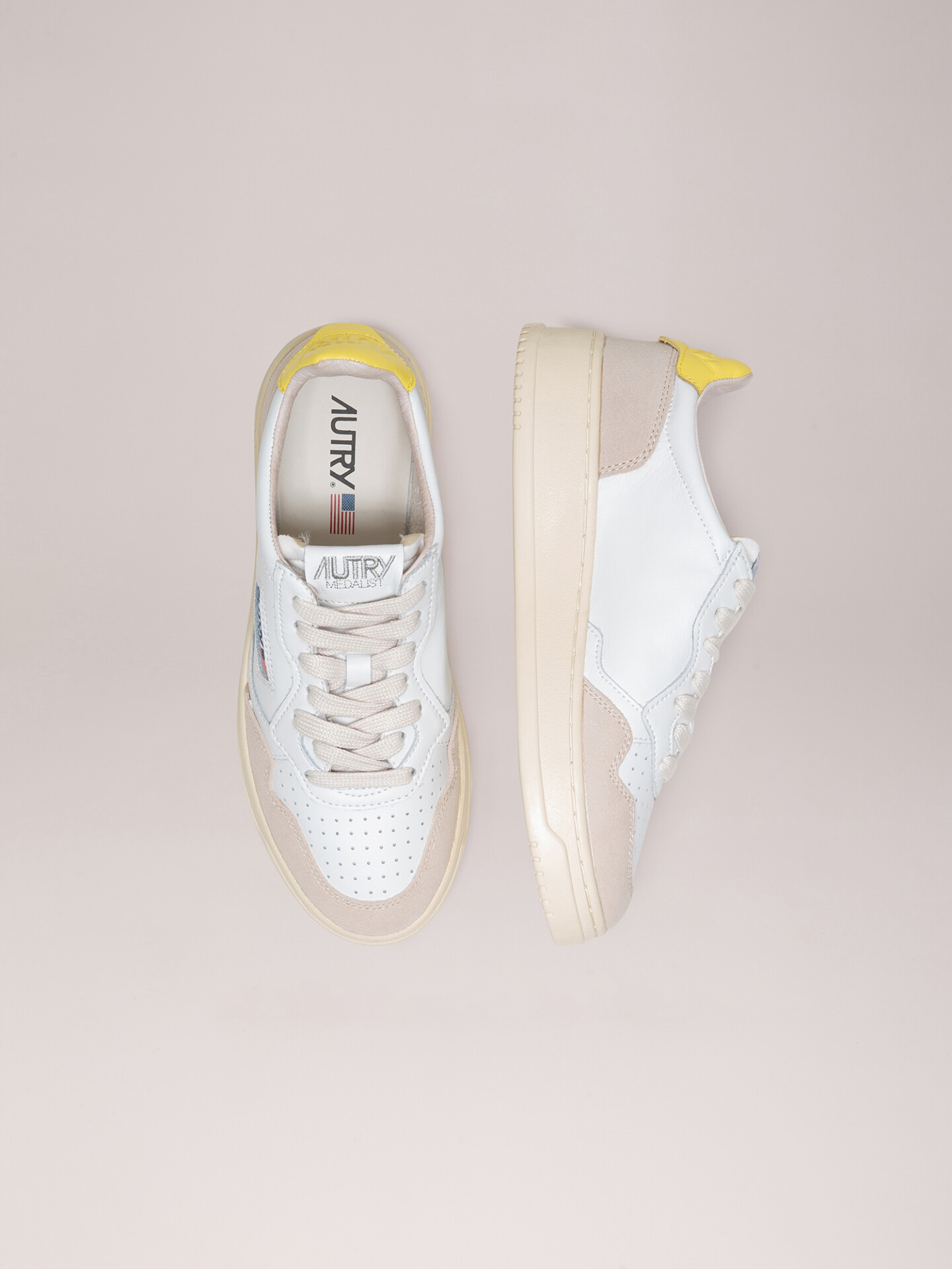 Detailansicht von Sneaker aus Leder von AUTRY