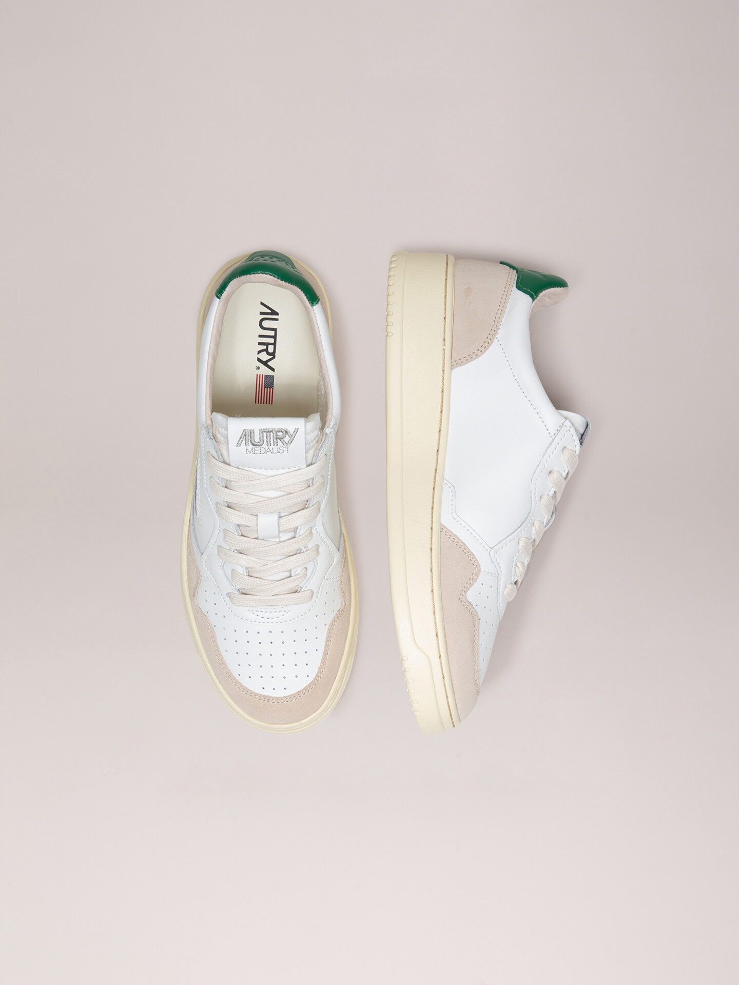 Detailansicht von Sneaker aus Leder von AUTRY