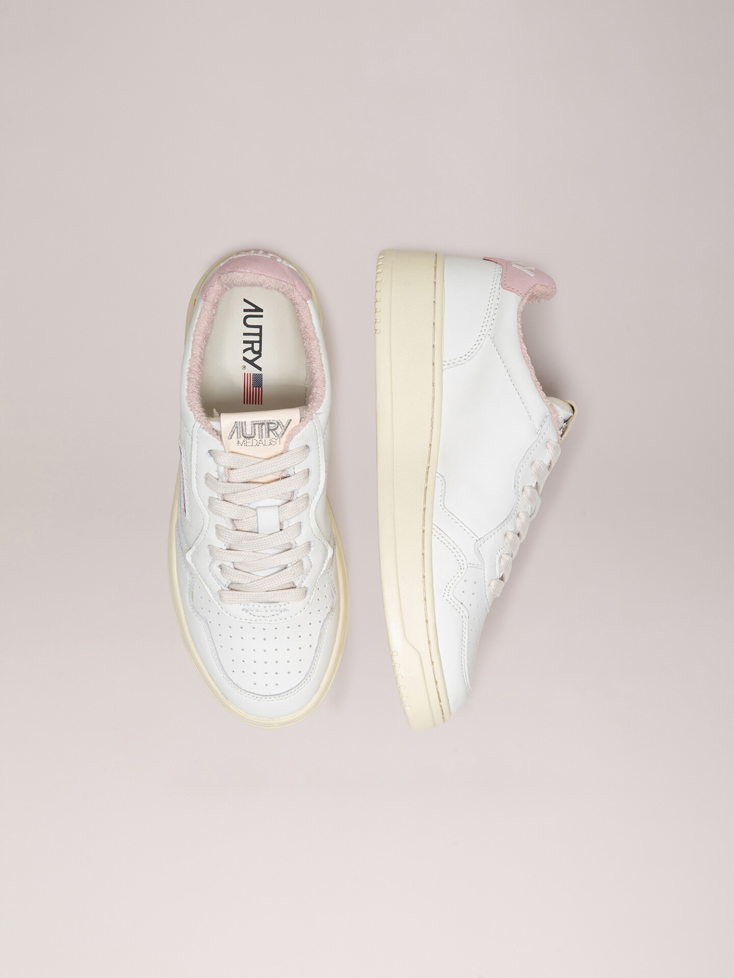 Detailansicht von Sneaker aus Leder von AUTRY