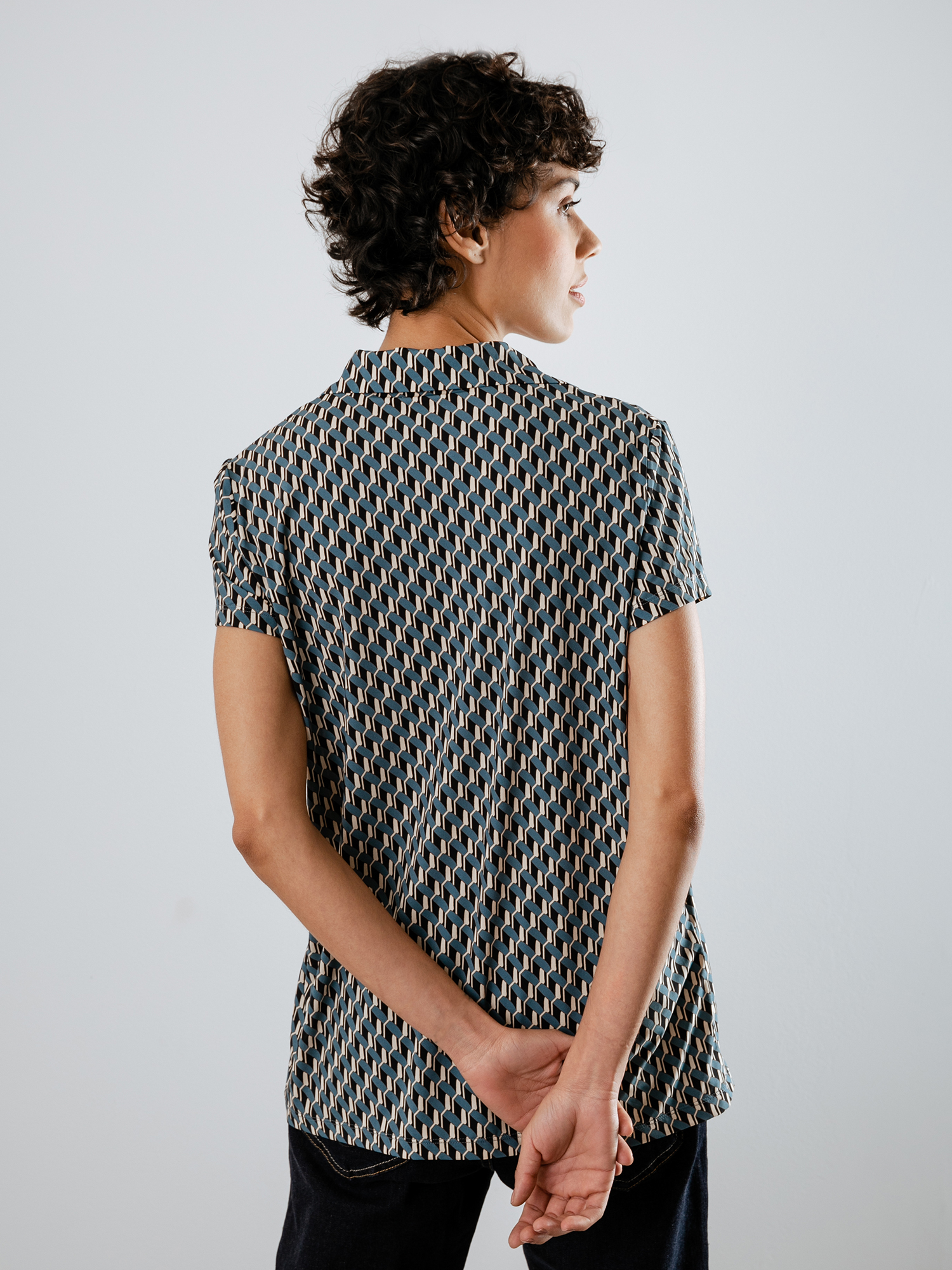 Detailansicht von Kurzarm-Poloshirt mit Musterung von SIYU