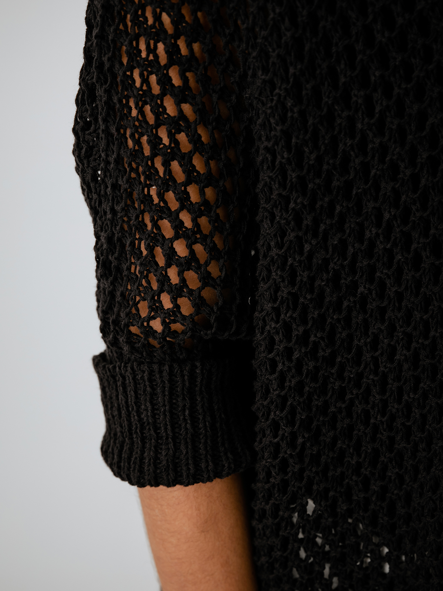 Detailansicht von Kurzarm-Pullover mit Lochstrick von DANIELS