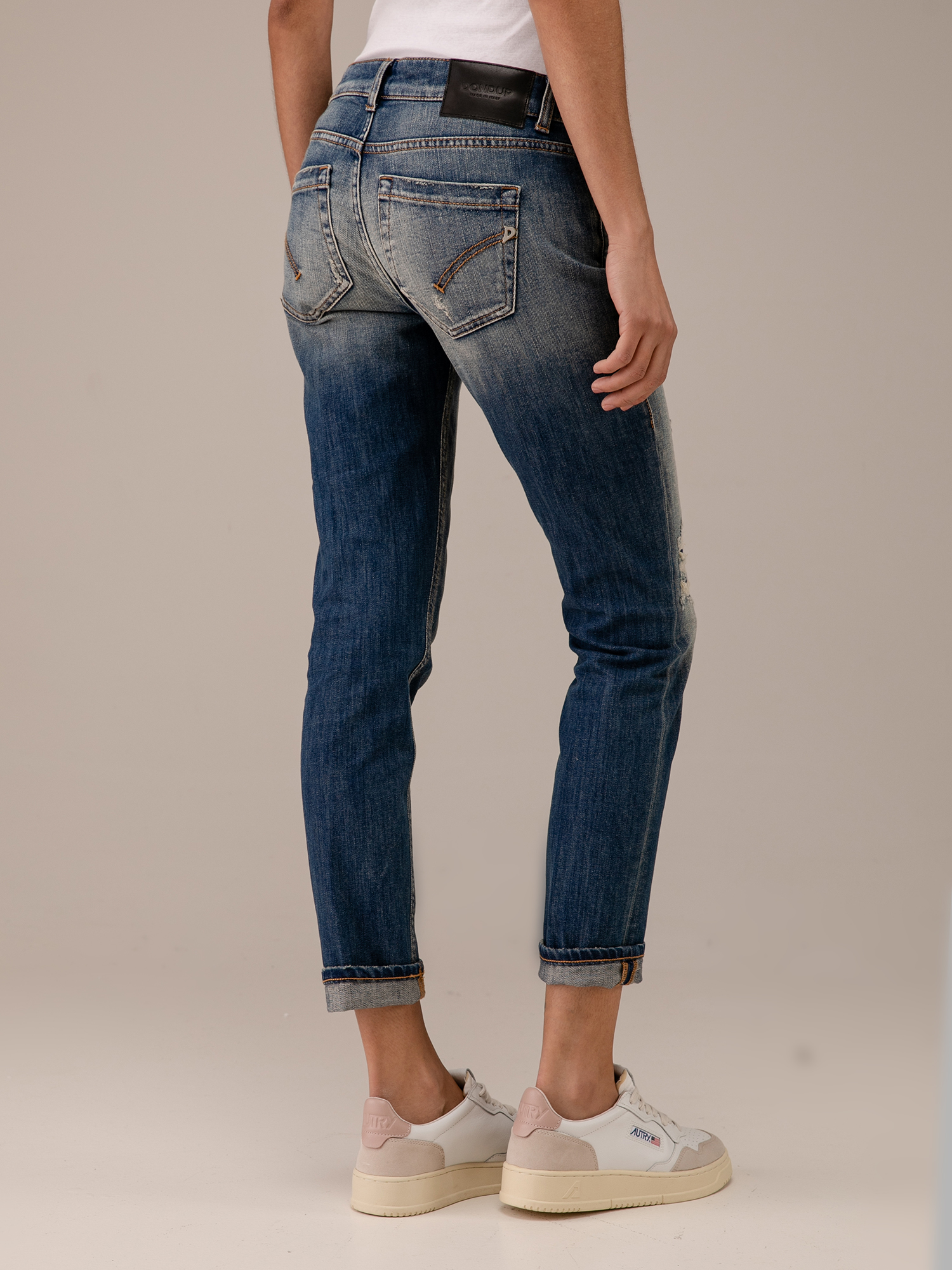 Detailansicht von Destroyed Slim Fit Jeans von DONDUP