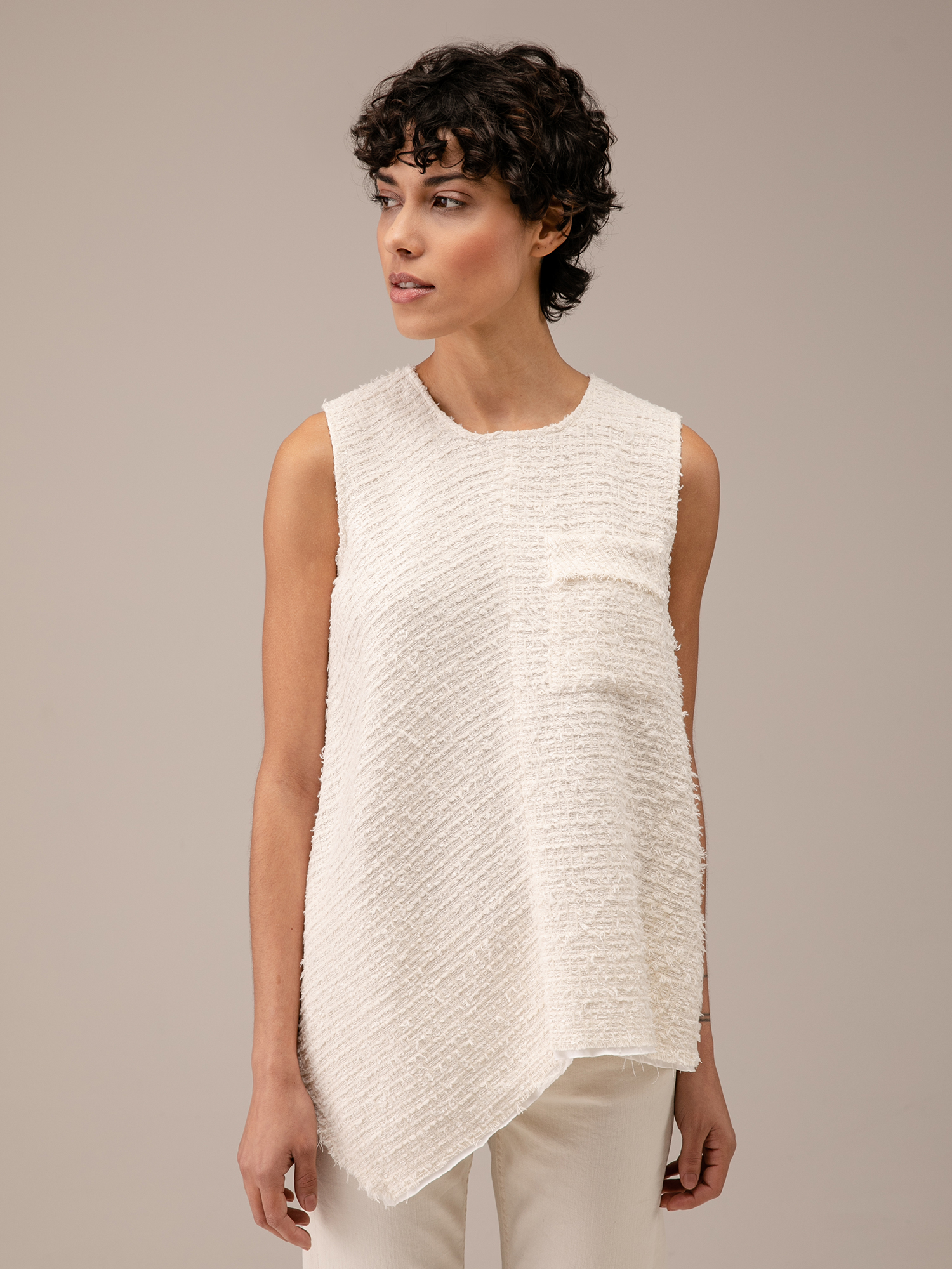 Detailansicht von Stricktop in Boucléoptik von LIS LAREIDA