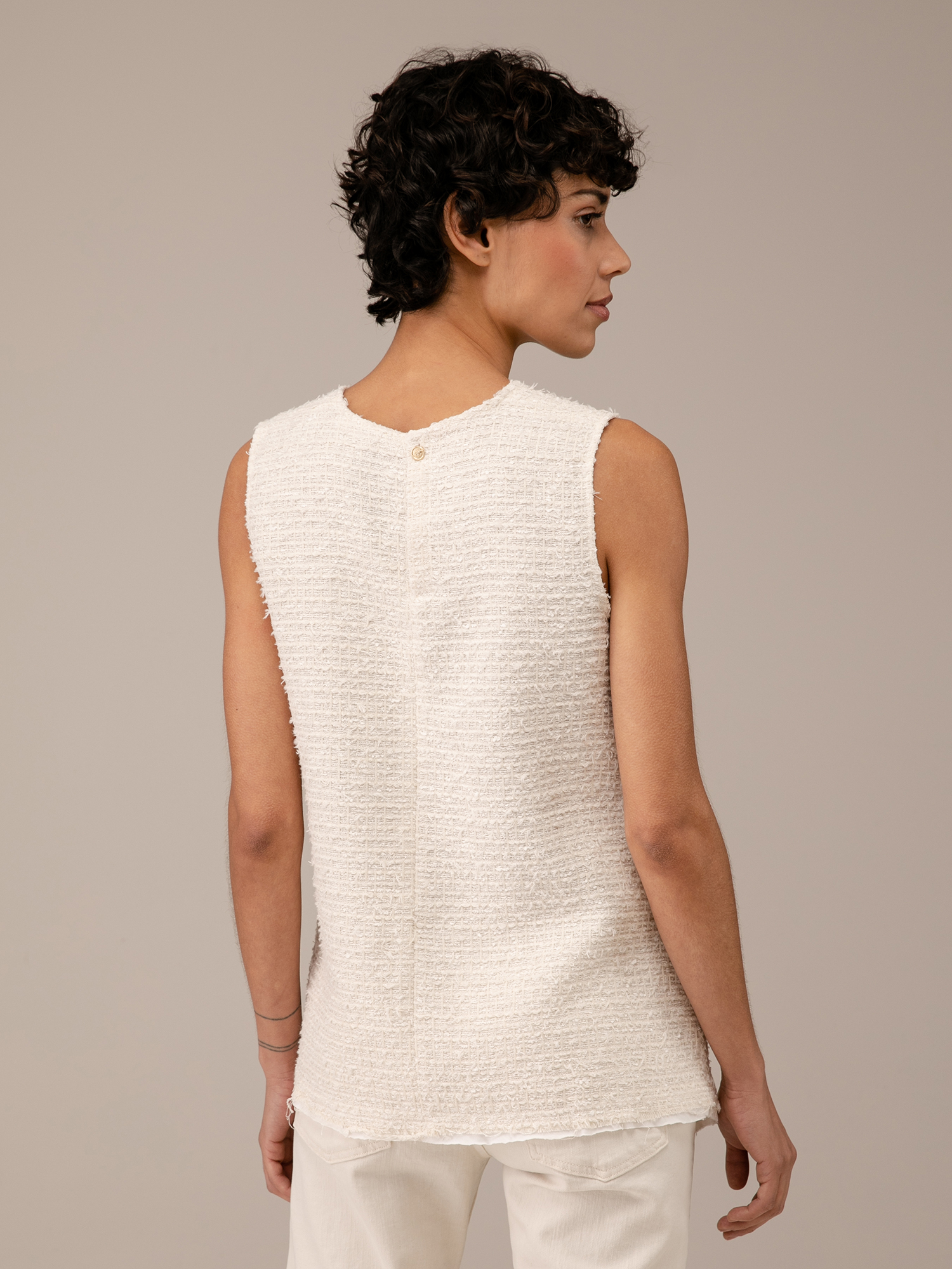 Detailansicht von Stricktop in Boucléoptik von LIS LAREIDA