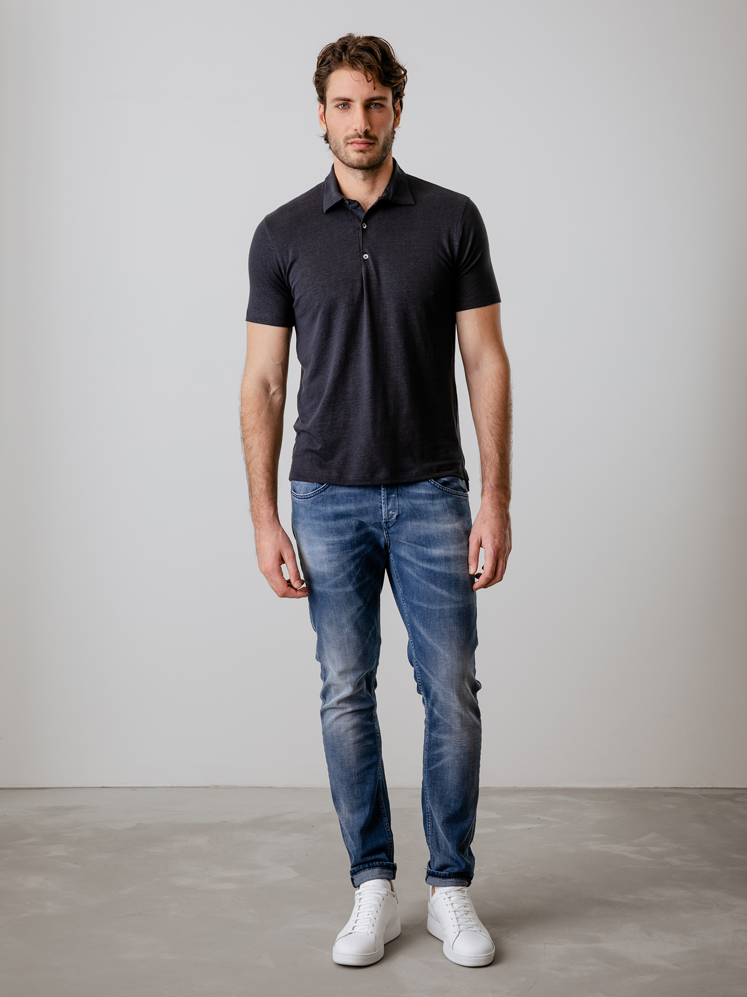 Detailansicht von Kurzarm-Poloshirt aus Leinen von STEFAN BRANDT