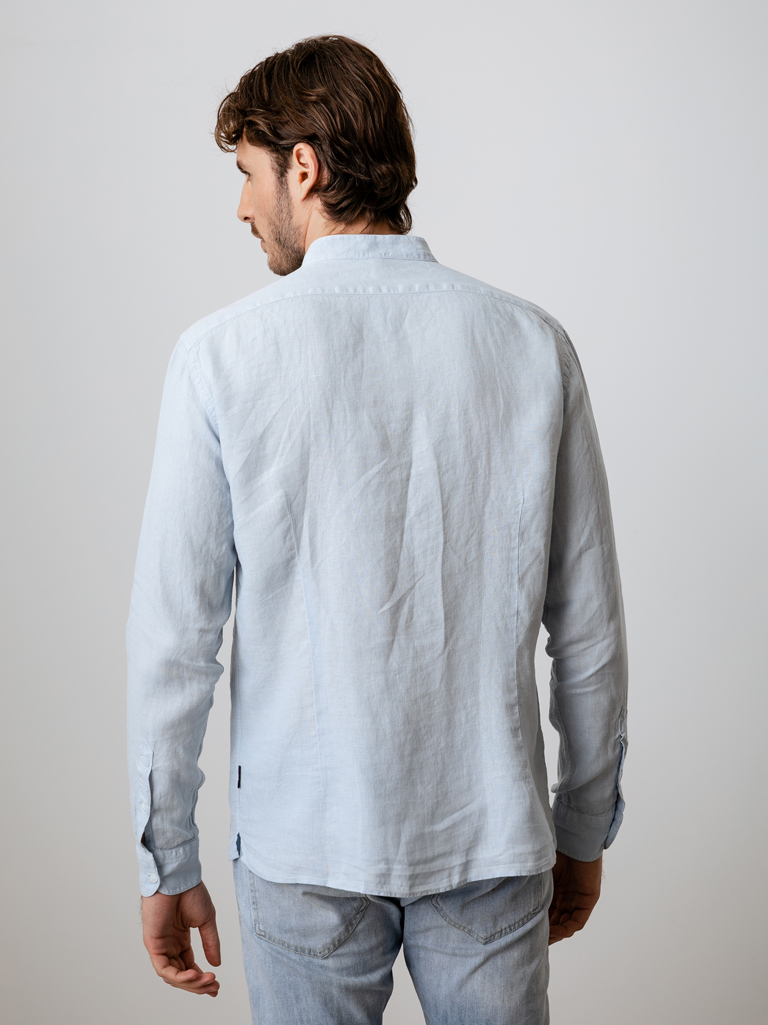 Detailansicht von Leinenhemd mit Stehkragen von 04651