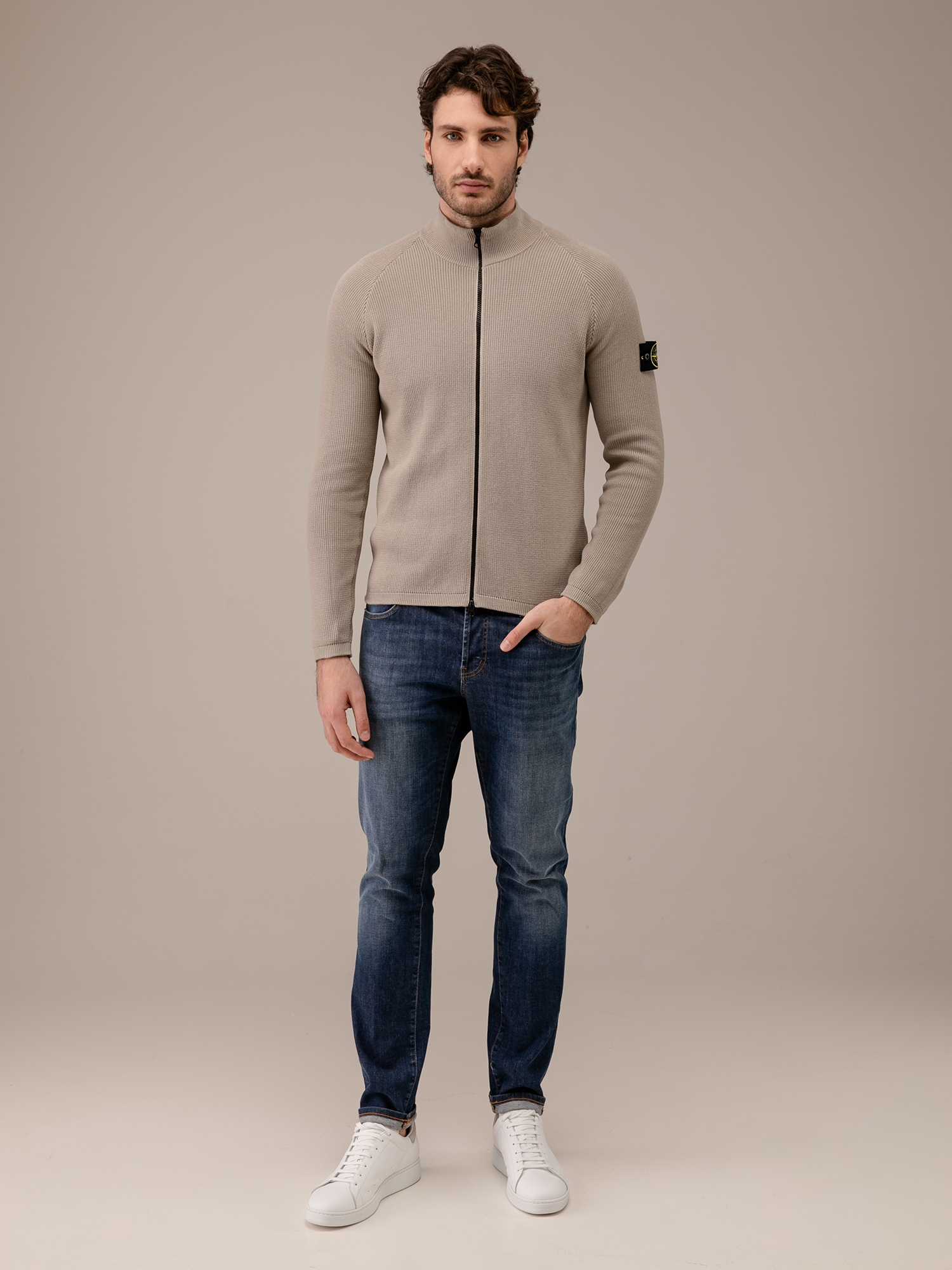 Detailansicht von Strickjacke aus Baumwolle von STONE ISLAND