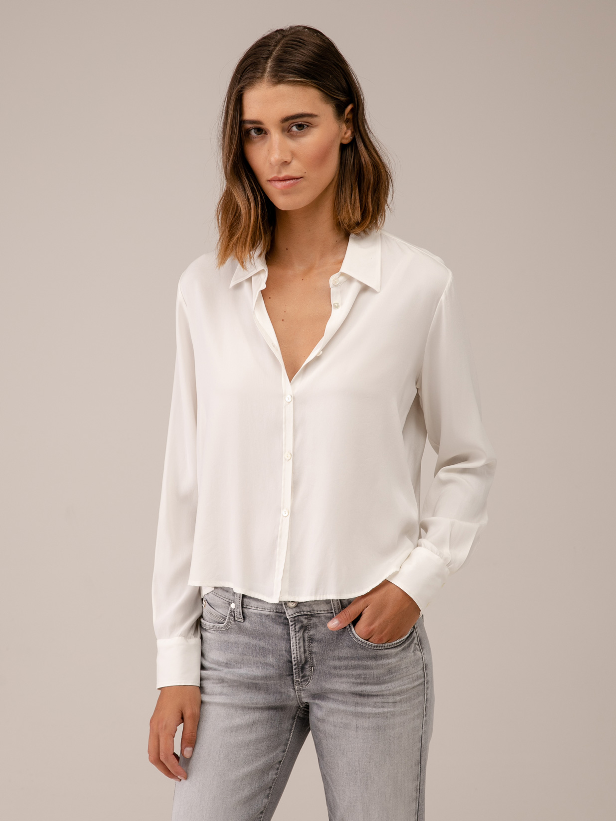 Detailansicht von Seidenbluse von HER SHIRT