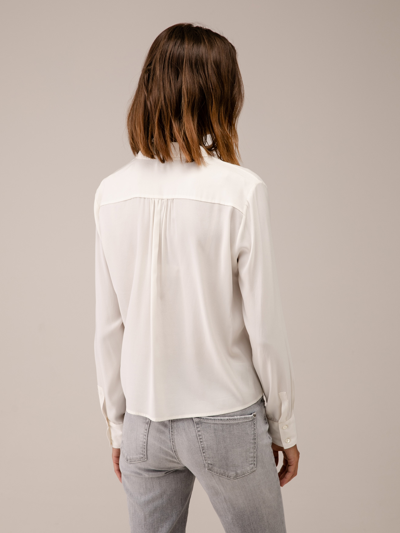 Detailansicht von Seidenbluse von HER SHIRT