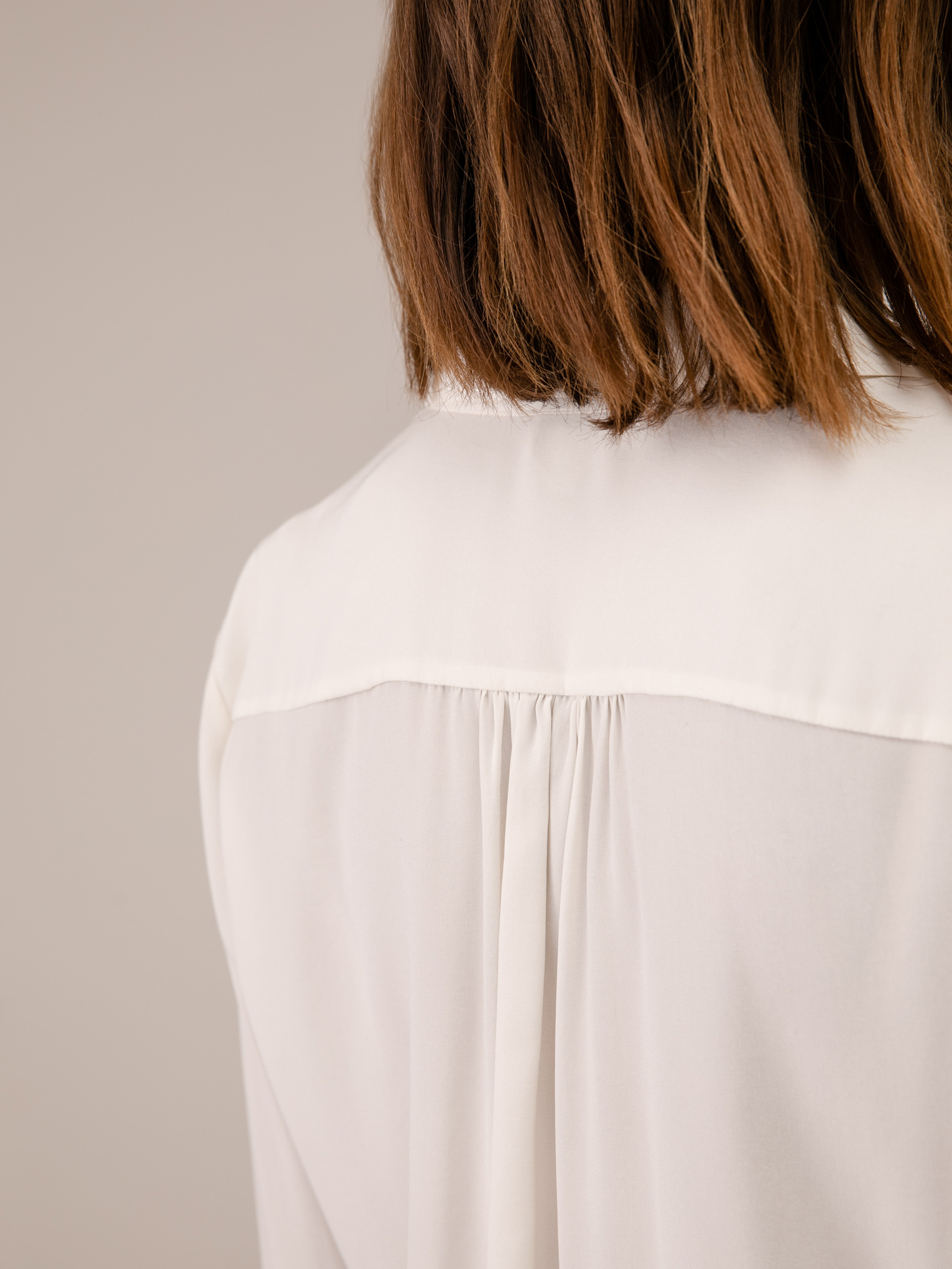 Detailansicht von Seidenbluse von HER SHIRT