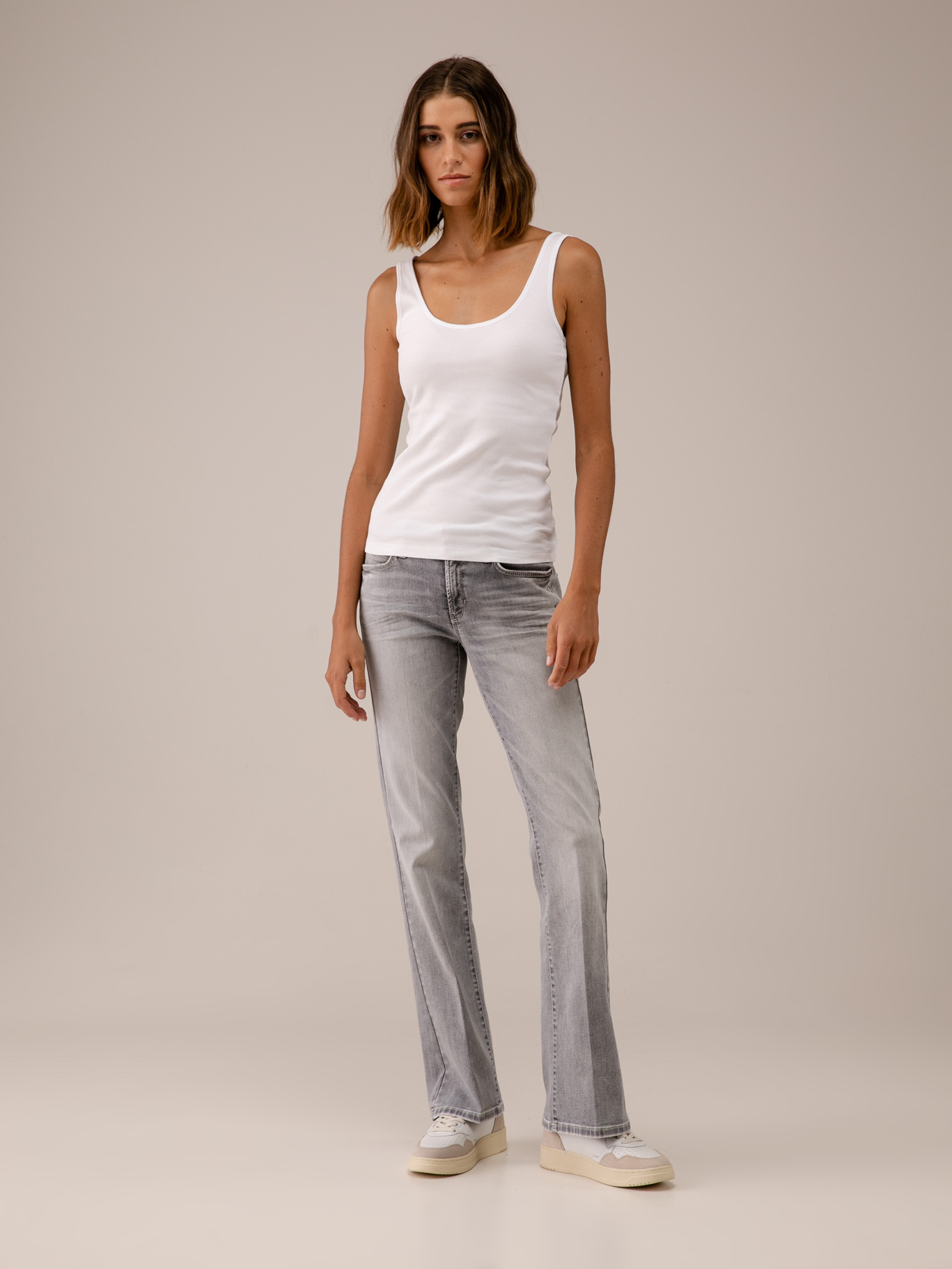 Detailansicht von Flared Jeans von CAMBIO