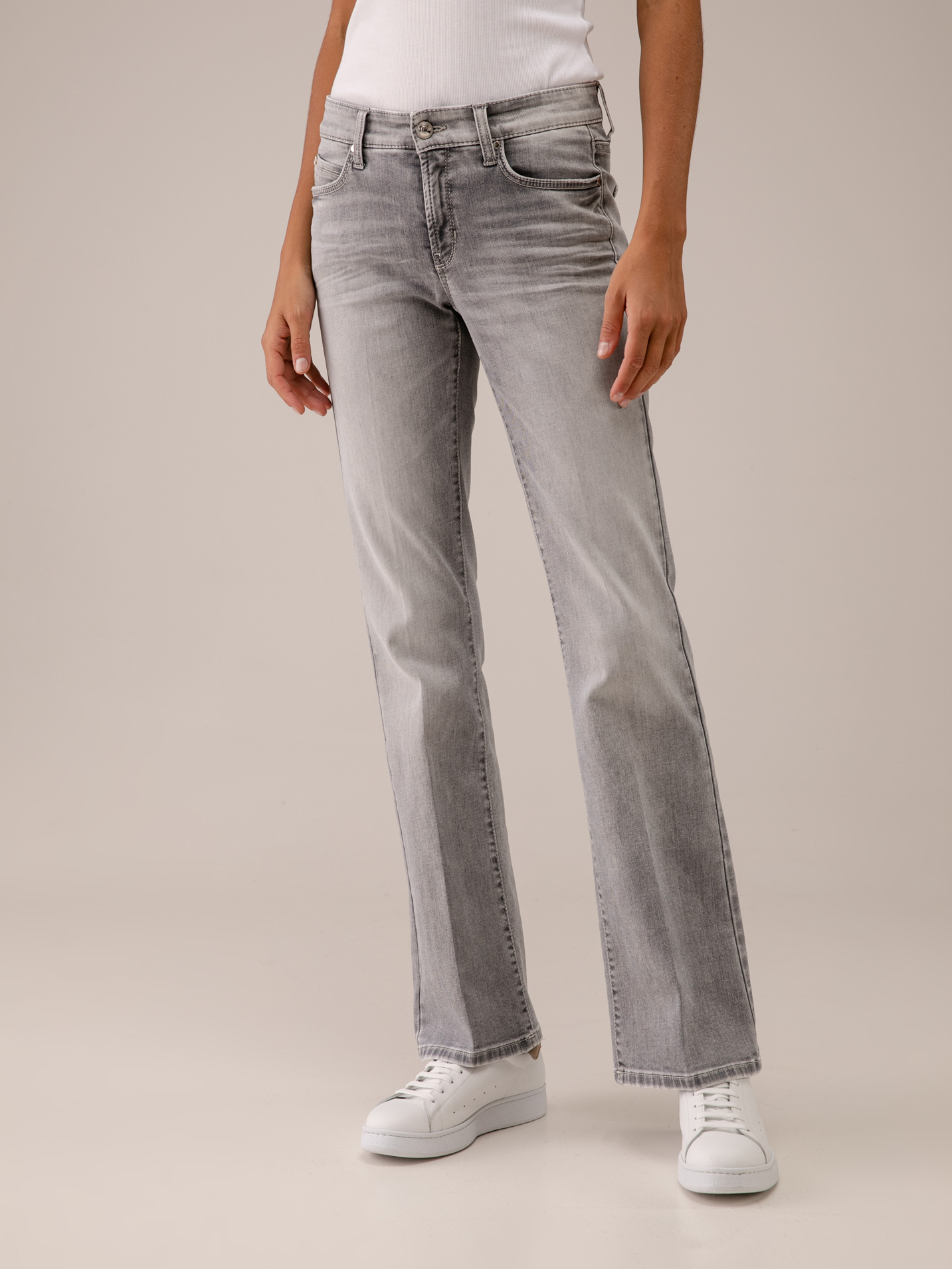 Detailansicht von Flared Jeans von CAMBIO