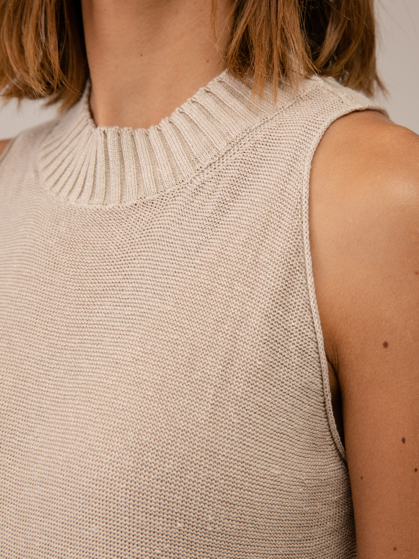 Detailansicht von Maxi-Strickkleid aus Leinen von ANTONELLI