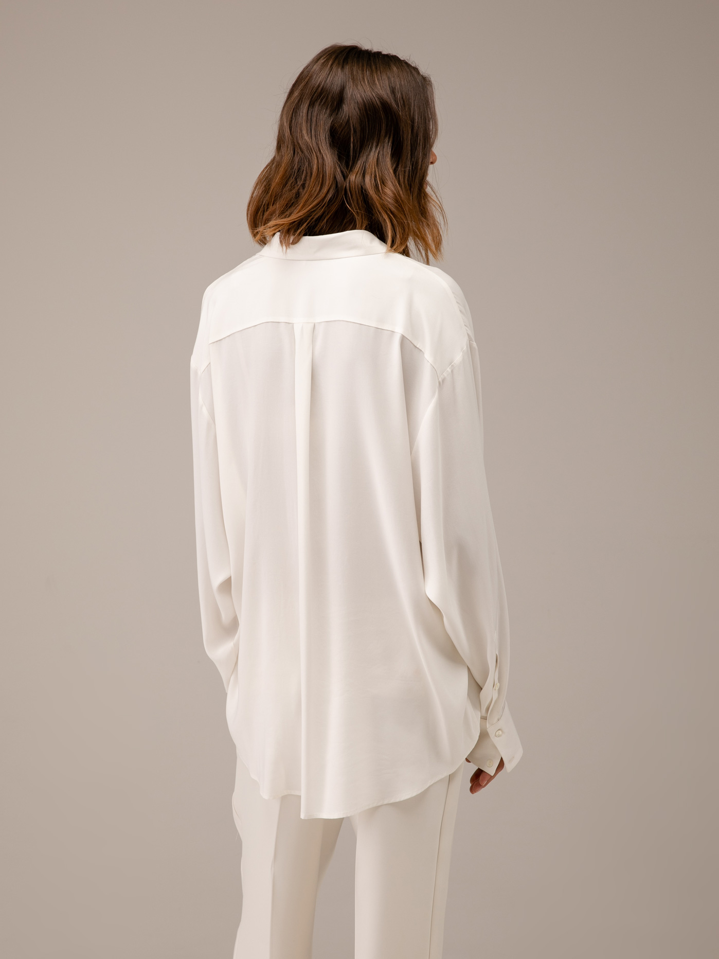 Detailansicht von Seidenbluse von HER SHIRT