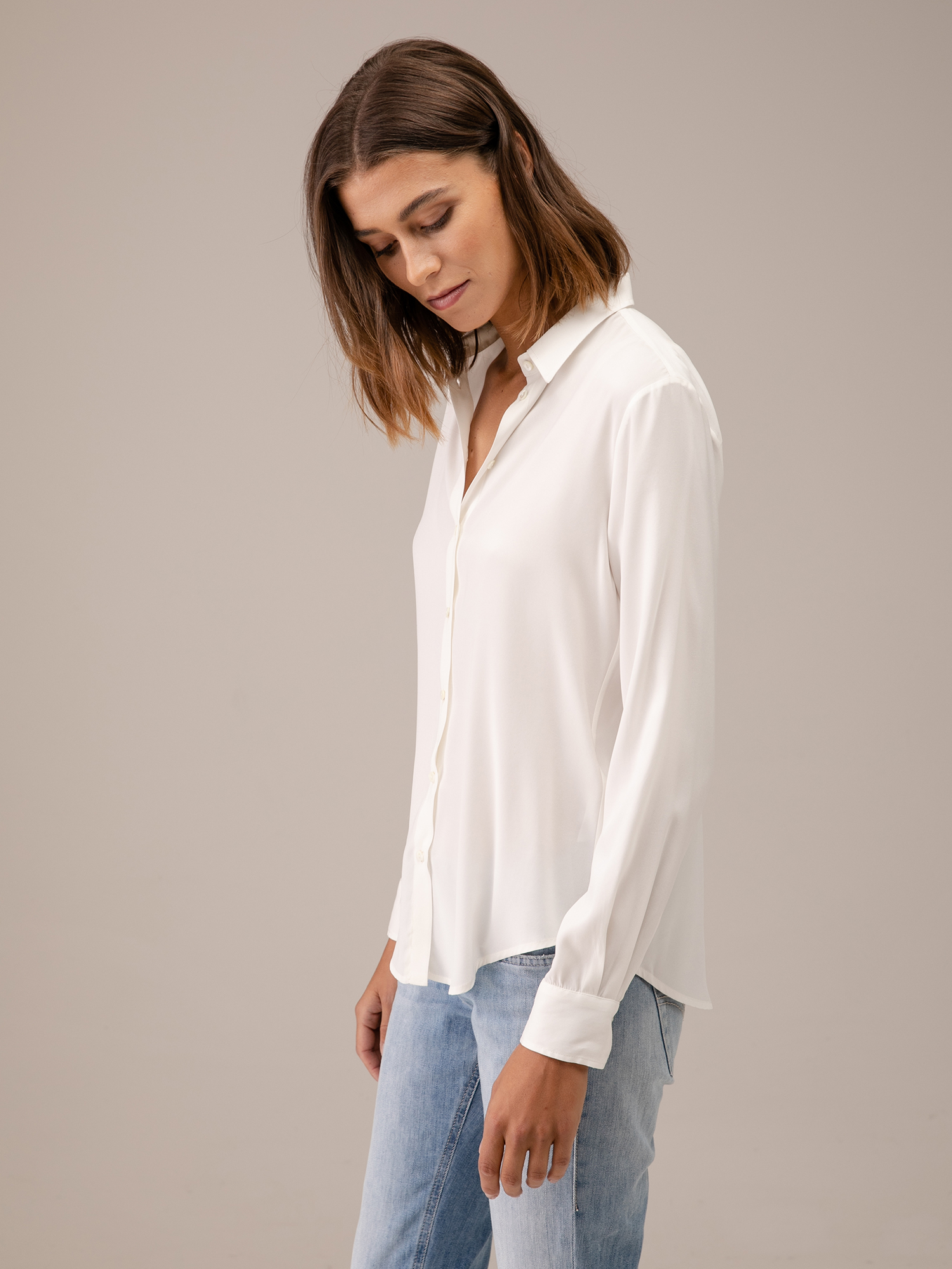 Detailansicht von Seidenbluse von HER SHIRT