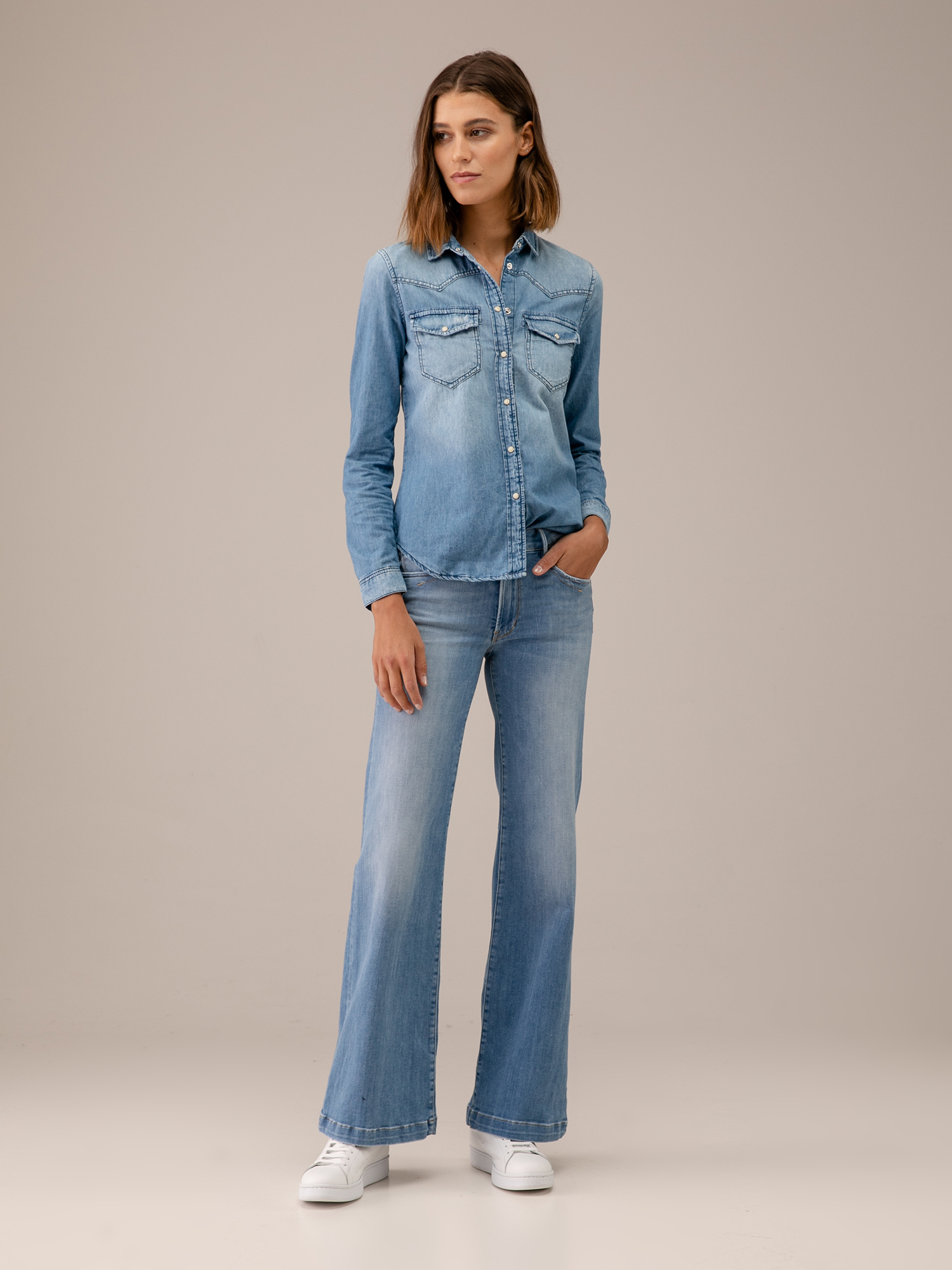 Detailansicht von Flared Jeans von LE TEMPS DES CERISES