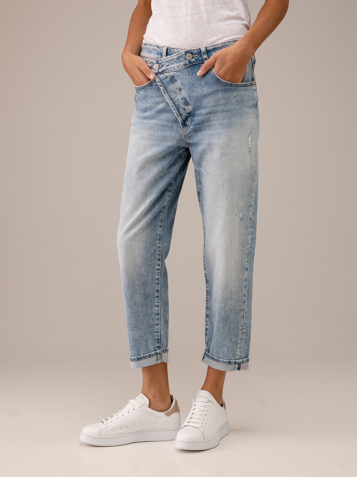 Detailansicht von Boyfriend Jeans von LE TEMPS DES CERISES