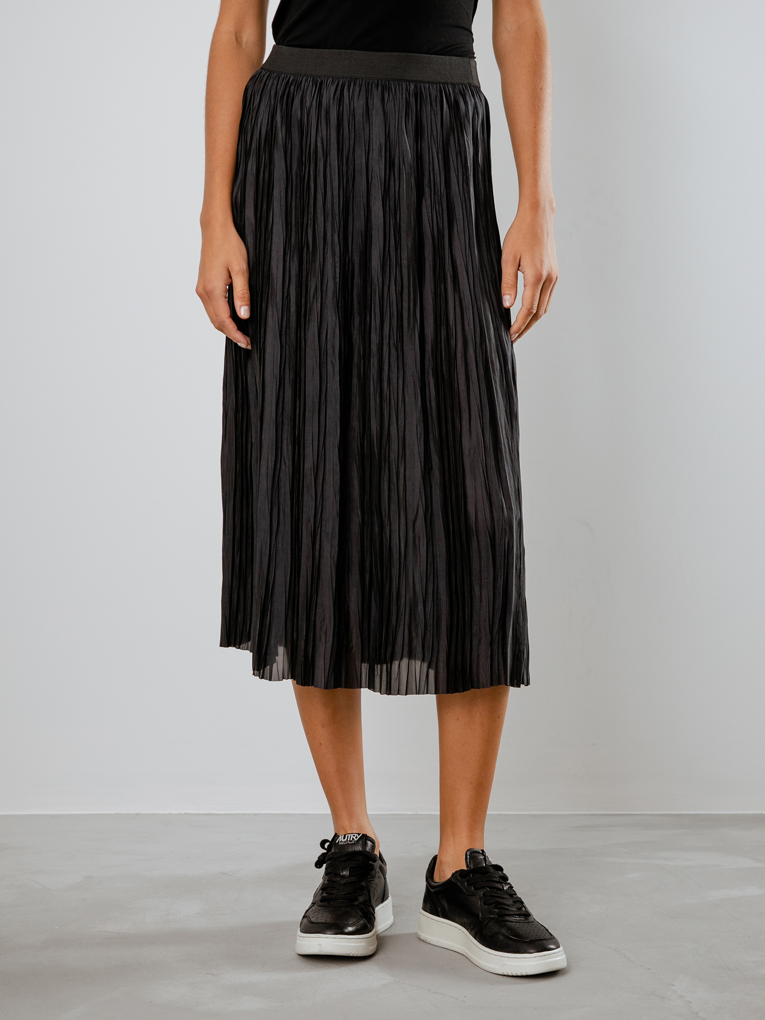 Detailansicht von Midi-Plisseerock von ROBERTO COLLINA