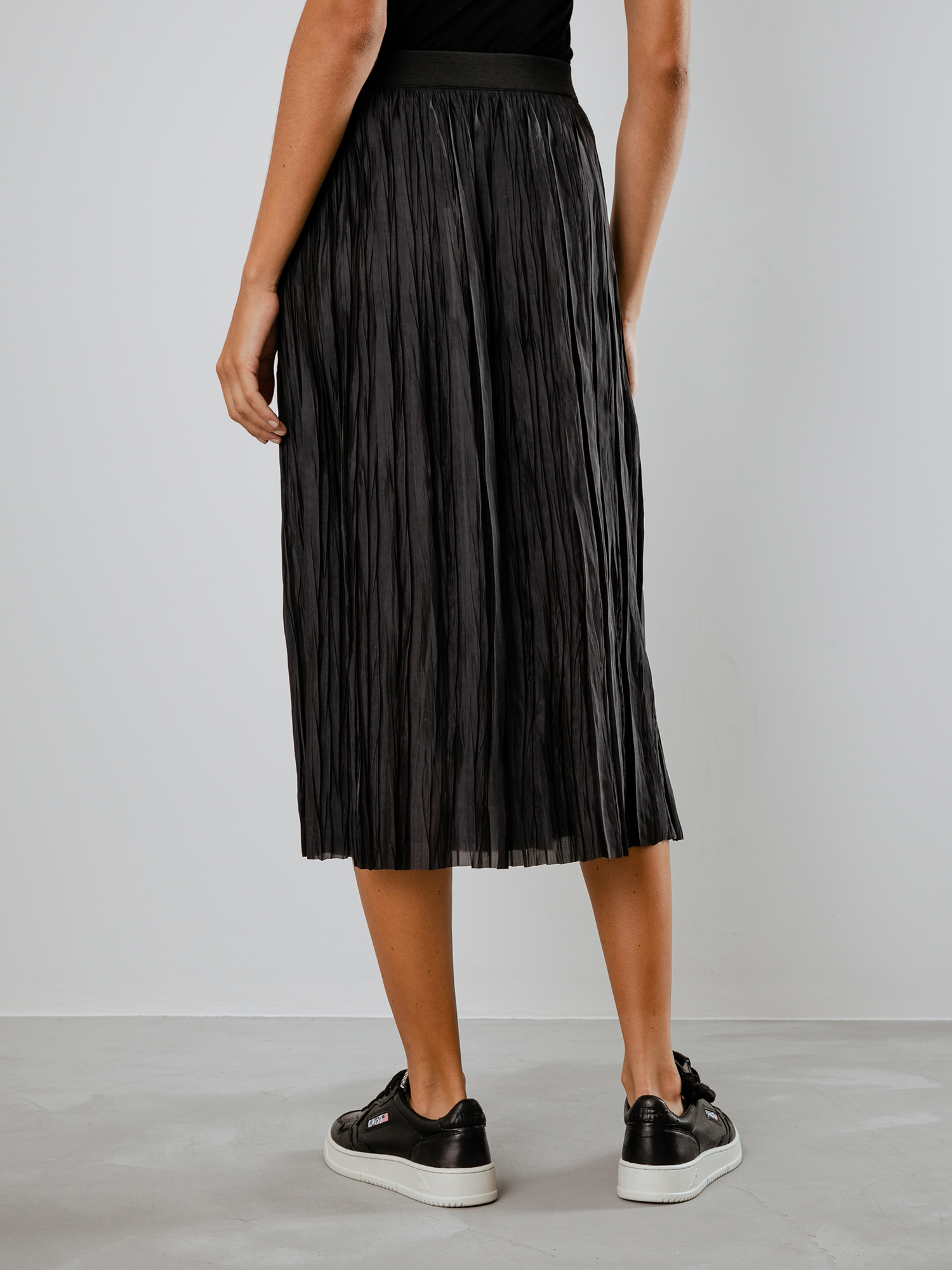 Detailansicht von Midi-Plisseerock von ROBERTO COLLINA