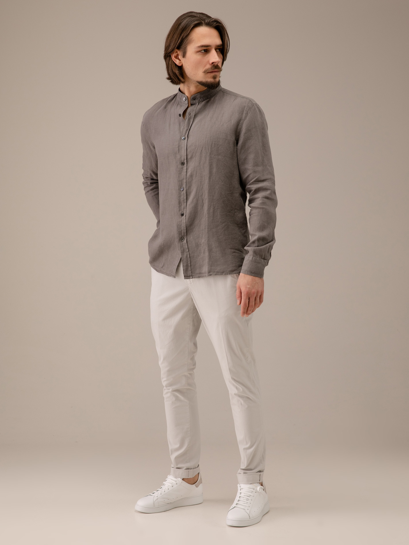 Detailansicht von Leinenhemd mit Stehkragen von 04651