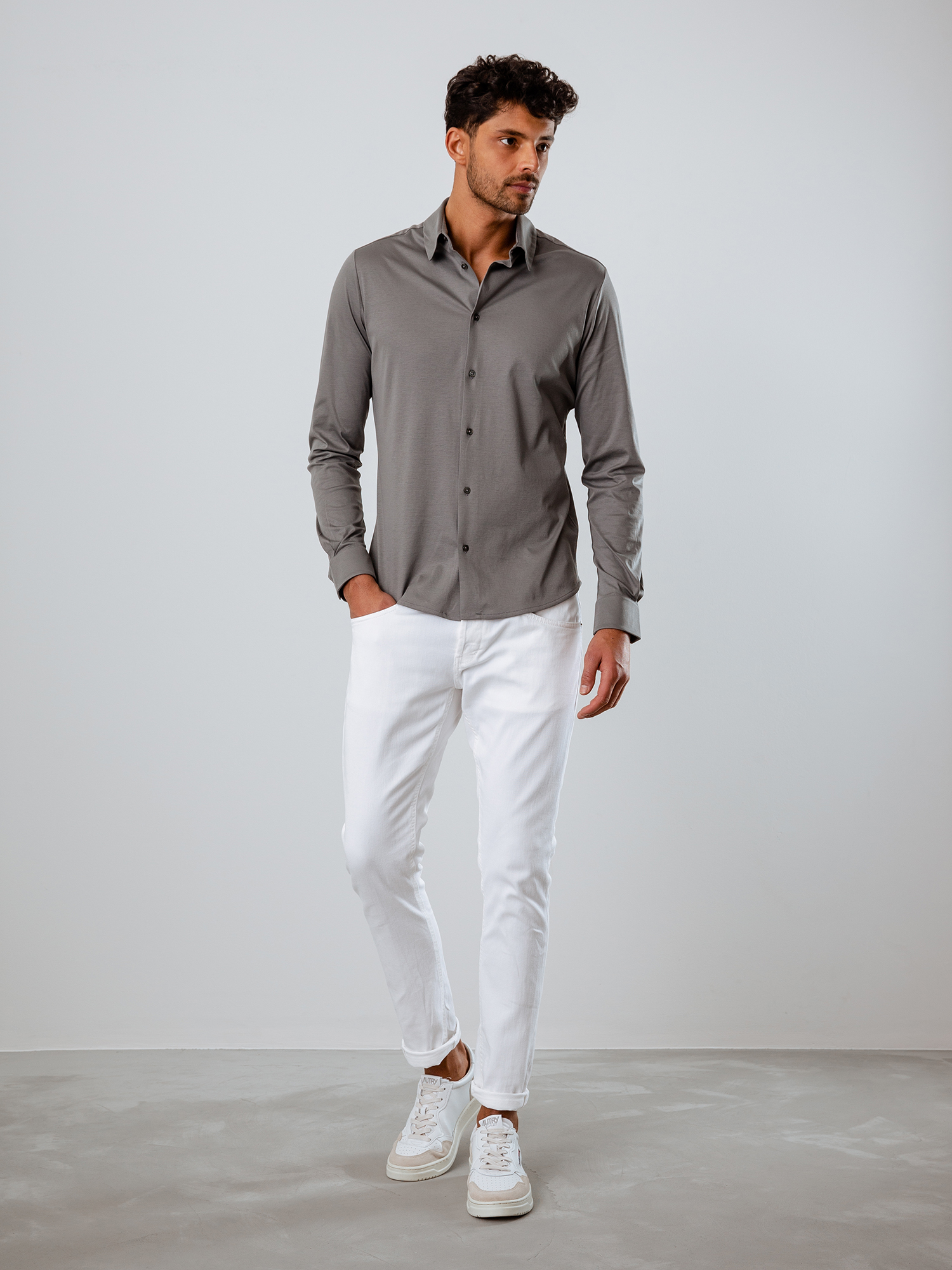 Detailansicht von Tailliertes Hemd mit Kentkragen von KIEFERMANN