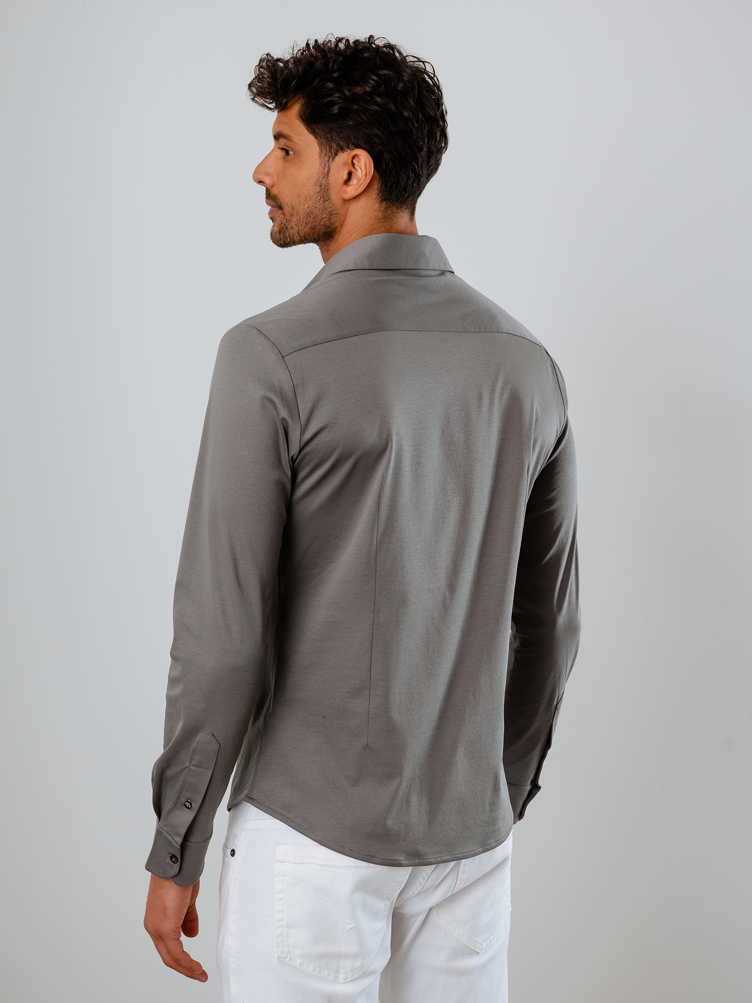 Detailansicht von Tailliertes Hemd mit Kentkragen von KIEFERMANN