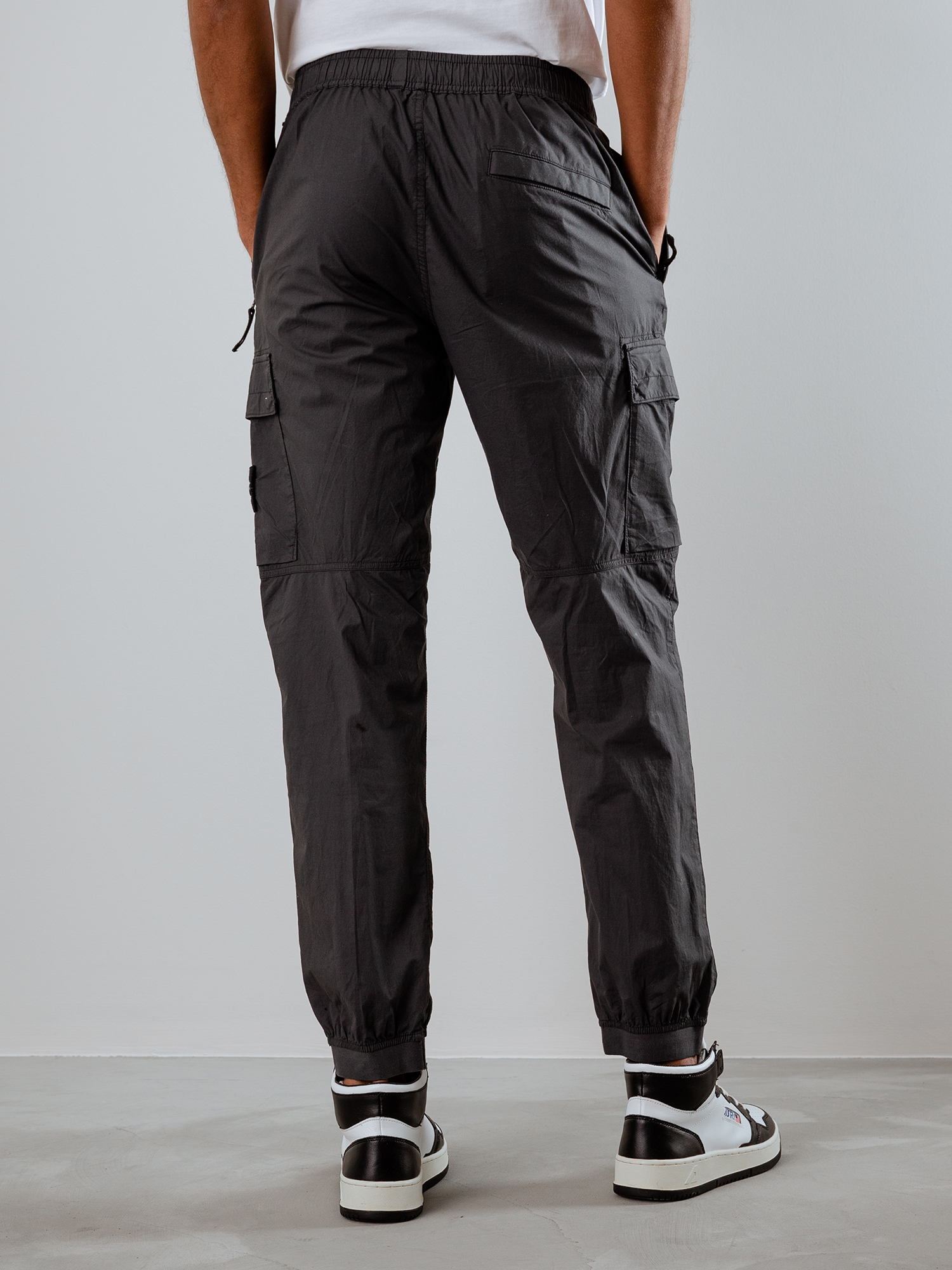 Detailansicht von Cargohose aus Baumwolle im Jogging-Stil von STONE ISLAND