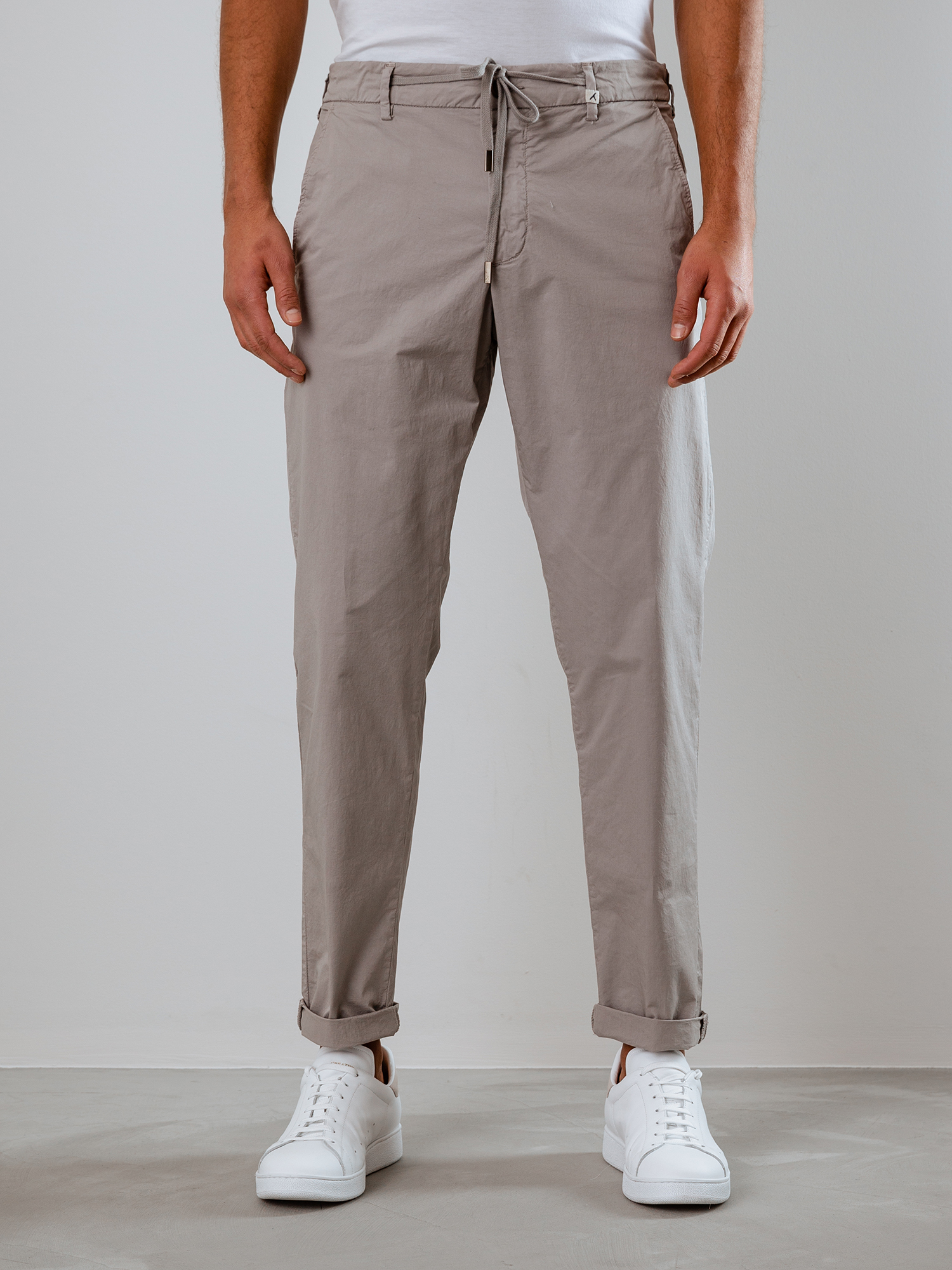 Detailansicht von Lässige Chinohose aus Baumwolle von MYTHS