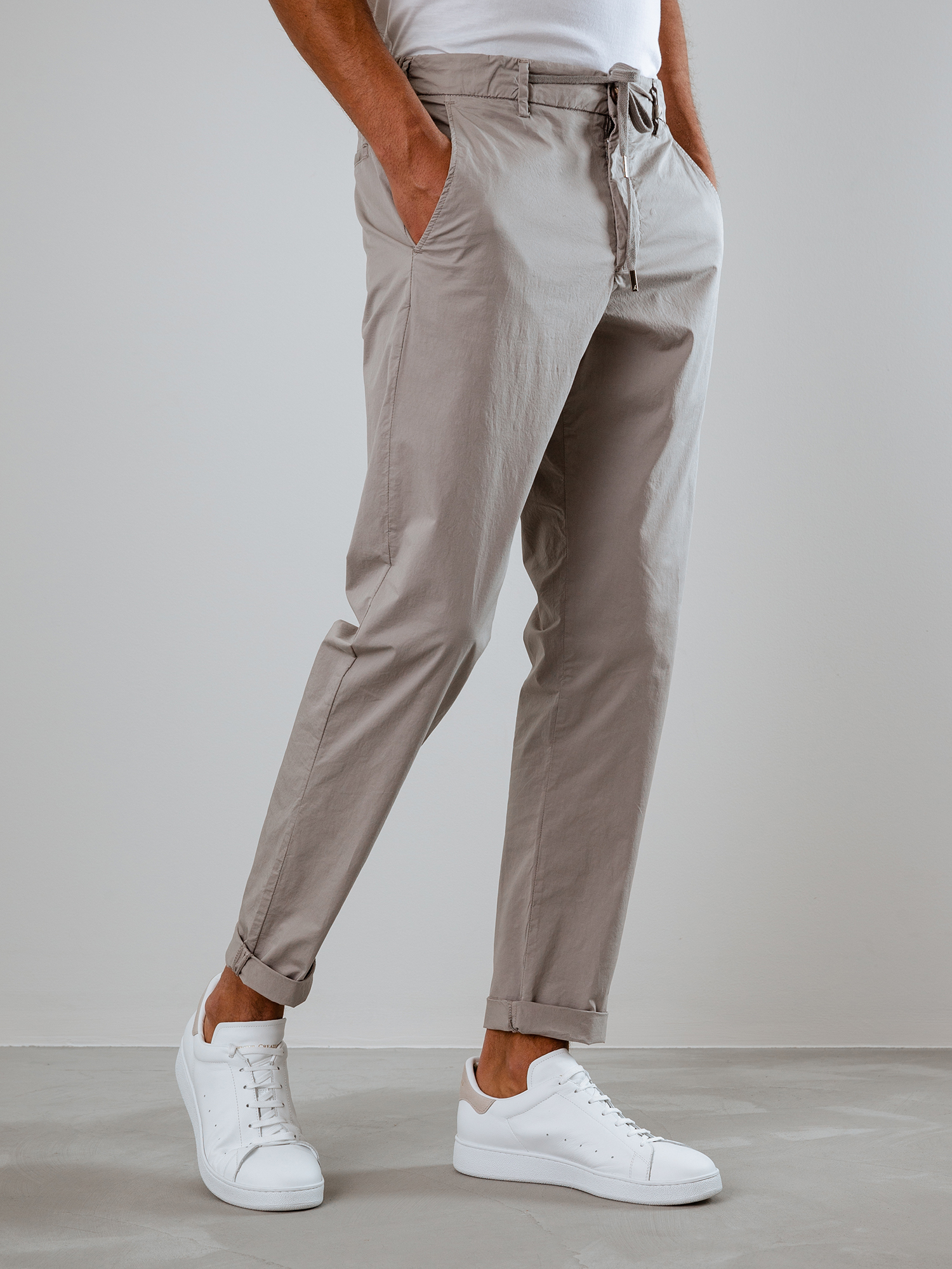 Detailansicht von Lässige Chinohose aus Baumwolle von MYTHS