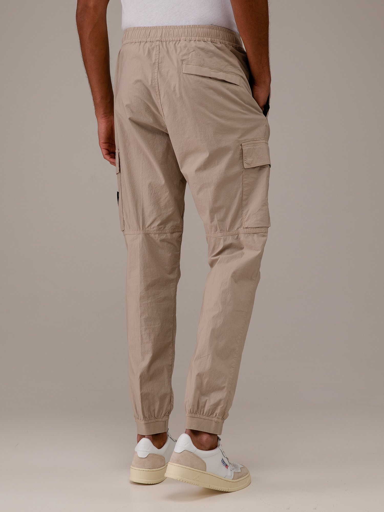 Detailansicht von Cargohose aus Baumwolle im Jogging-Stil von STONE ISLAND