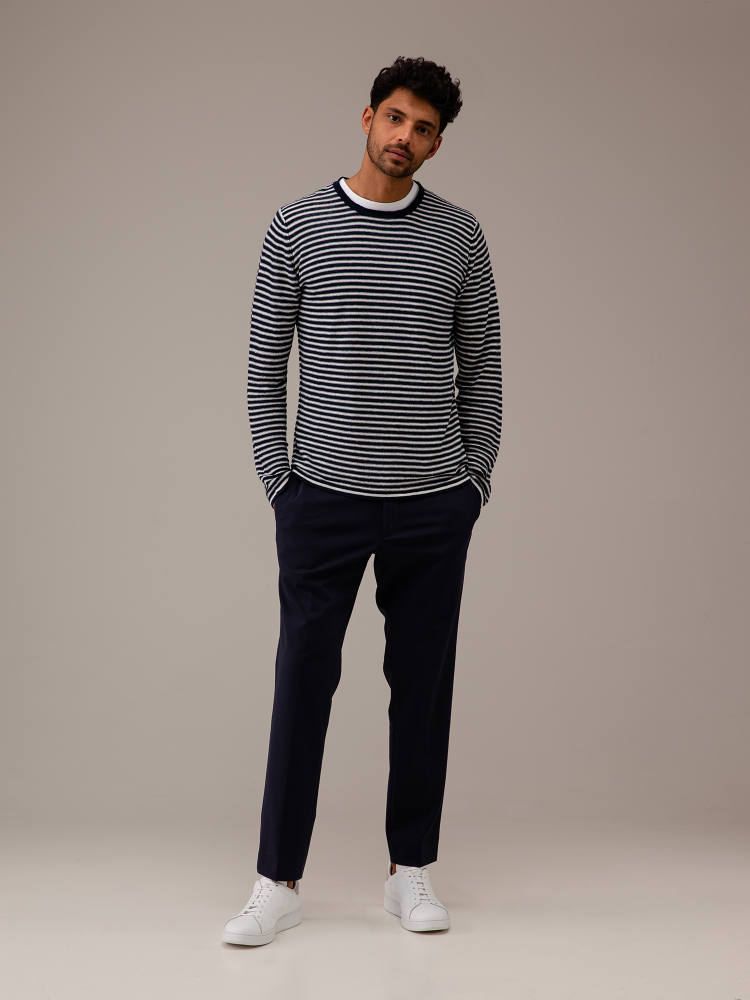 Detailansicht von Pullover aus Leinen von ROBERTO COLLINA