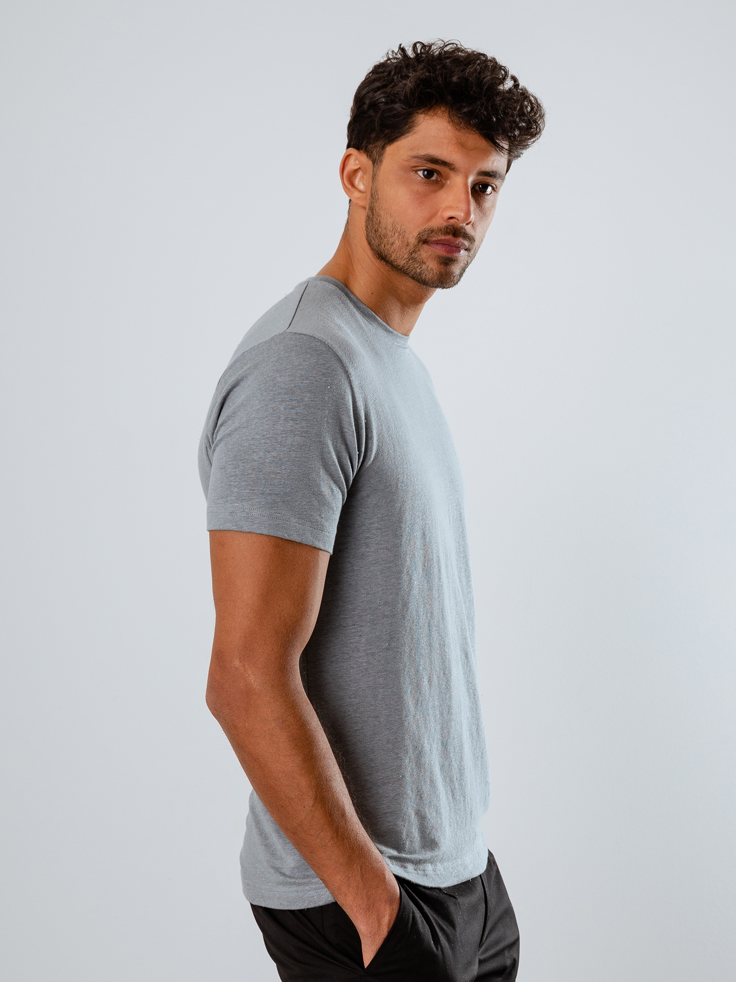 Detailansicht von T-Shirt aus Leinen von STEFAN BRANDT