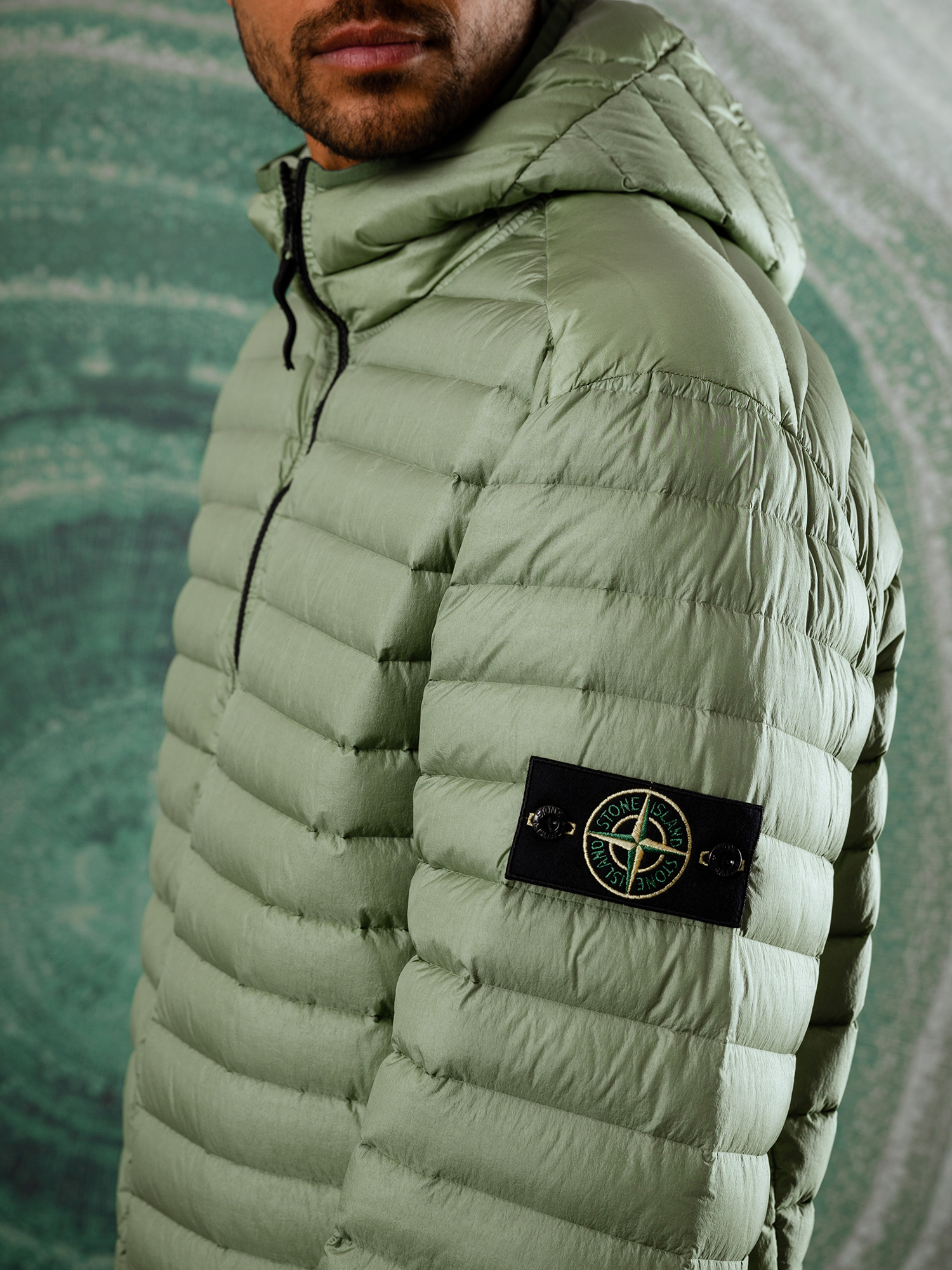 Detailansicht von Daunenjacke von STONE ISLAND