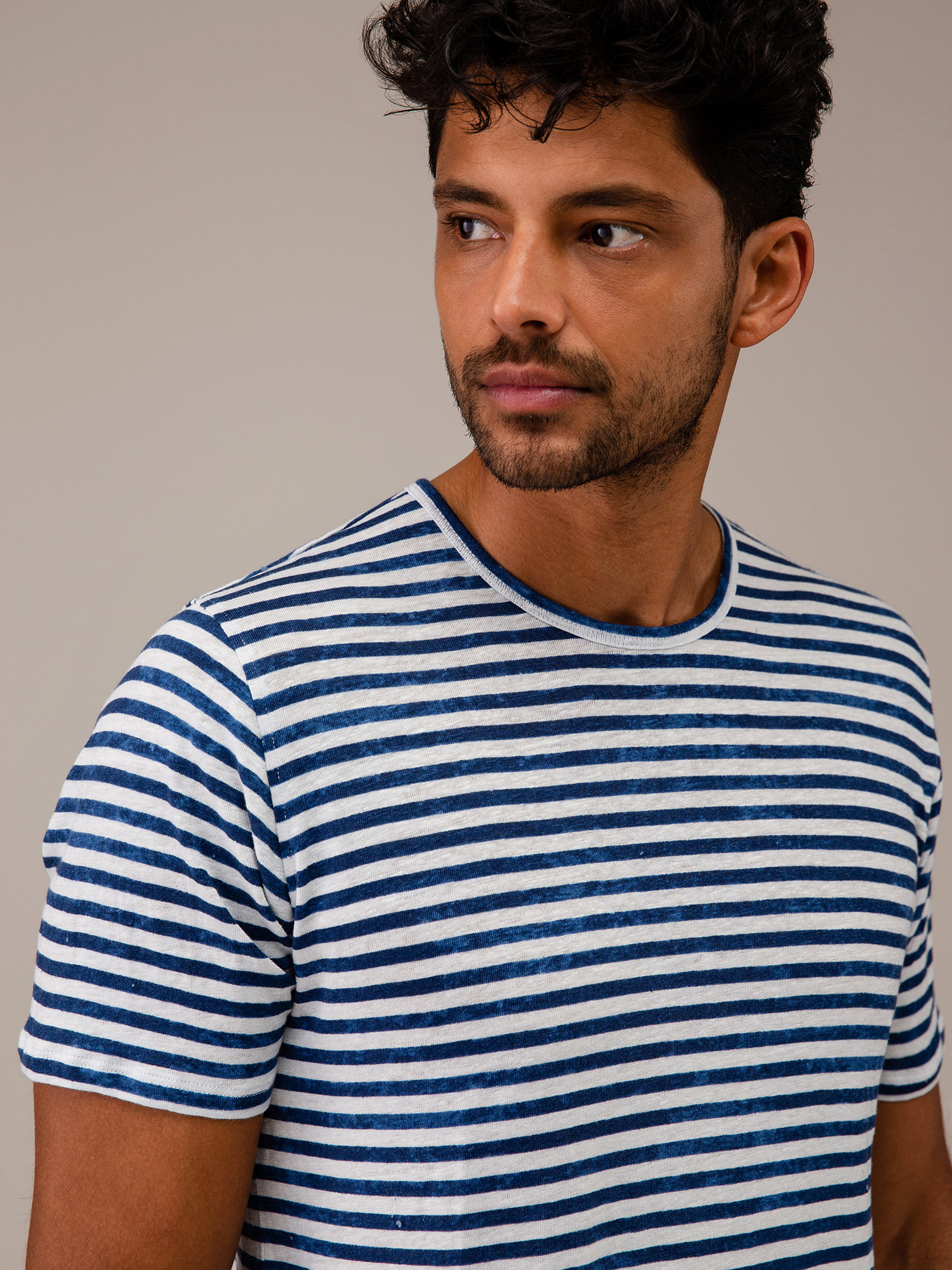 Detailansicht von T-Shirt aus Leinen von STEFAN BRANDT