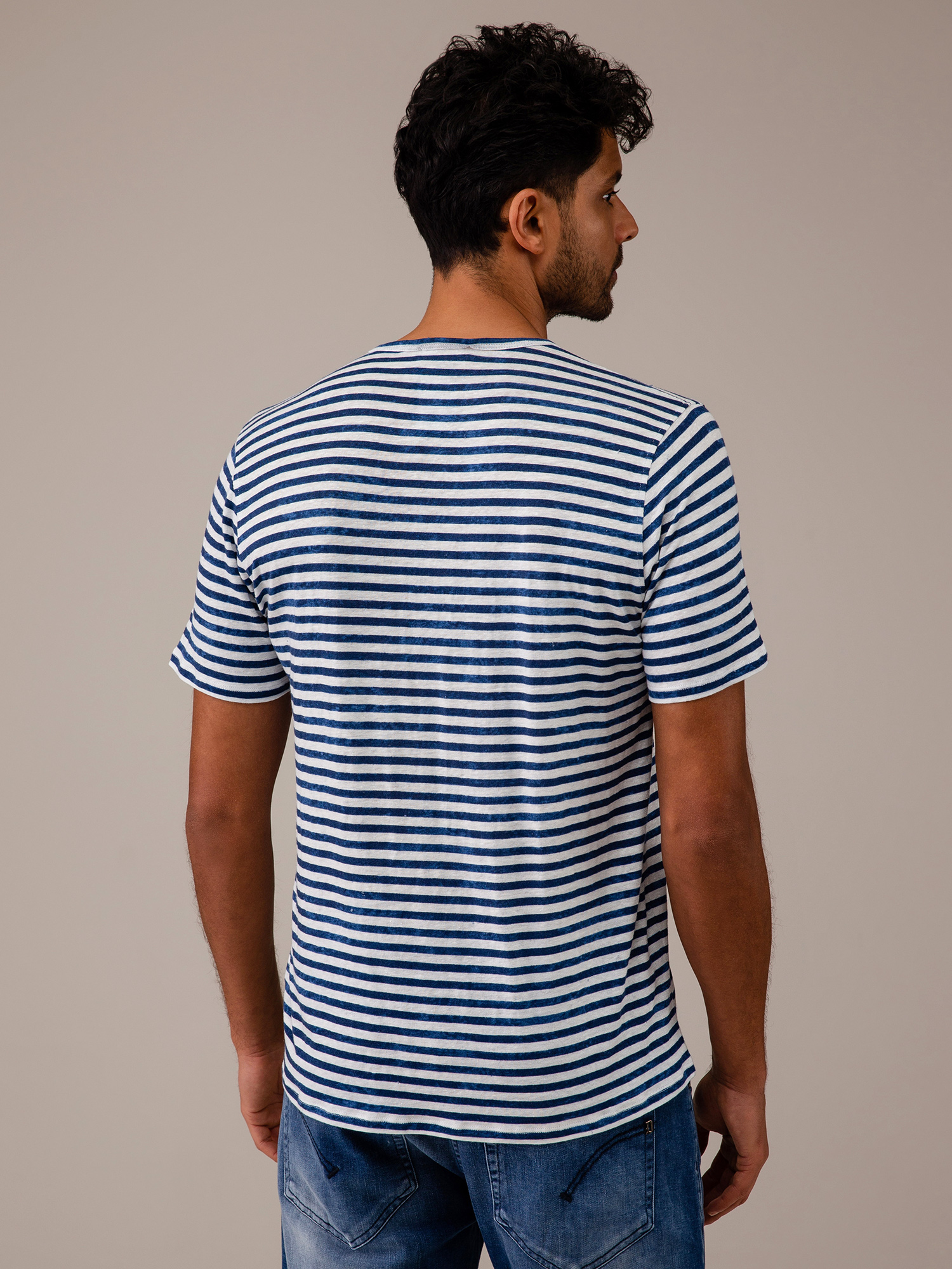 Detailansicht von T-Shirt aus Leinen von STEFAN BRANDT