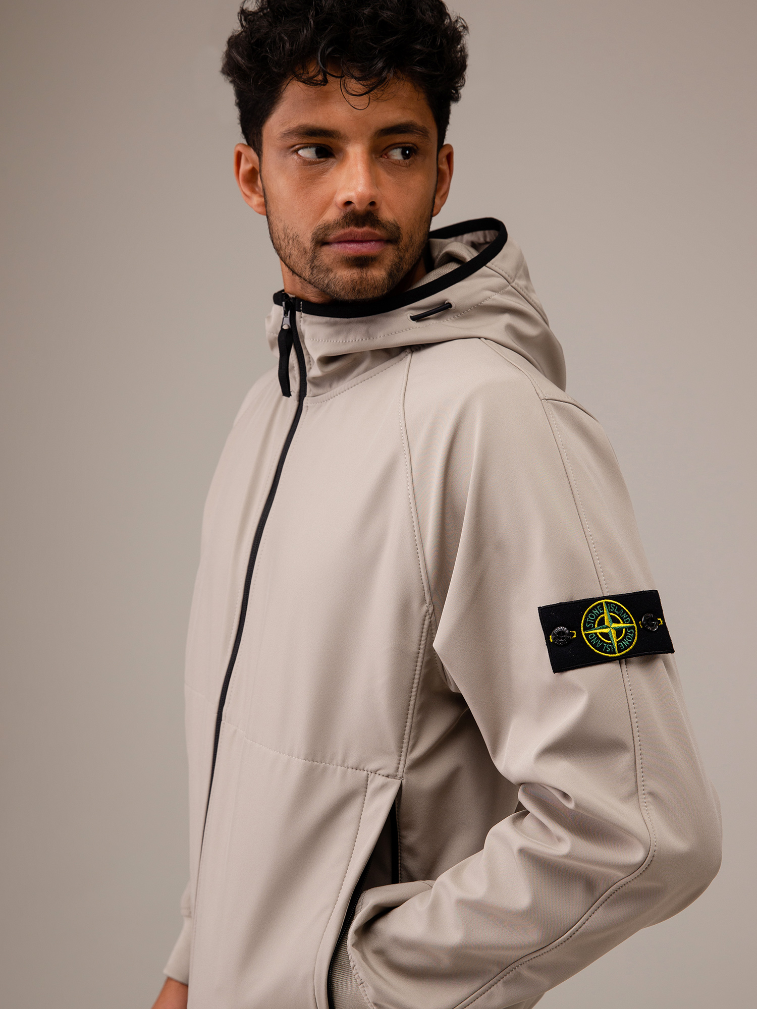 Detailansicht von Regenjacke von STONE ISLAND