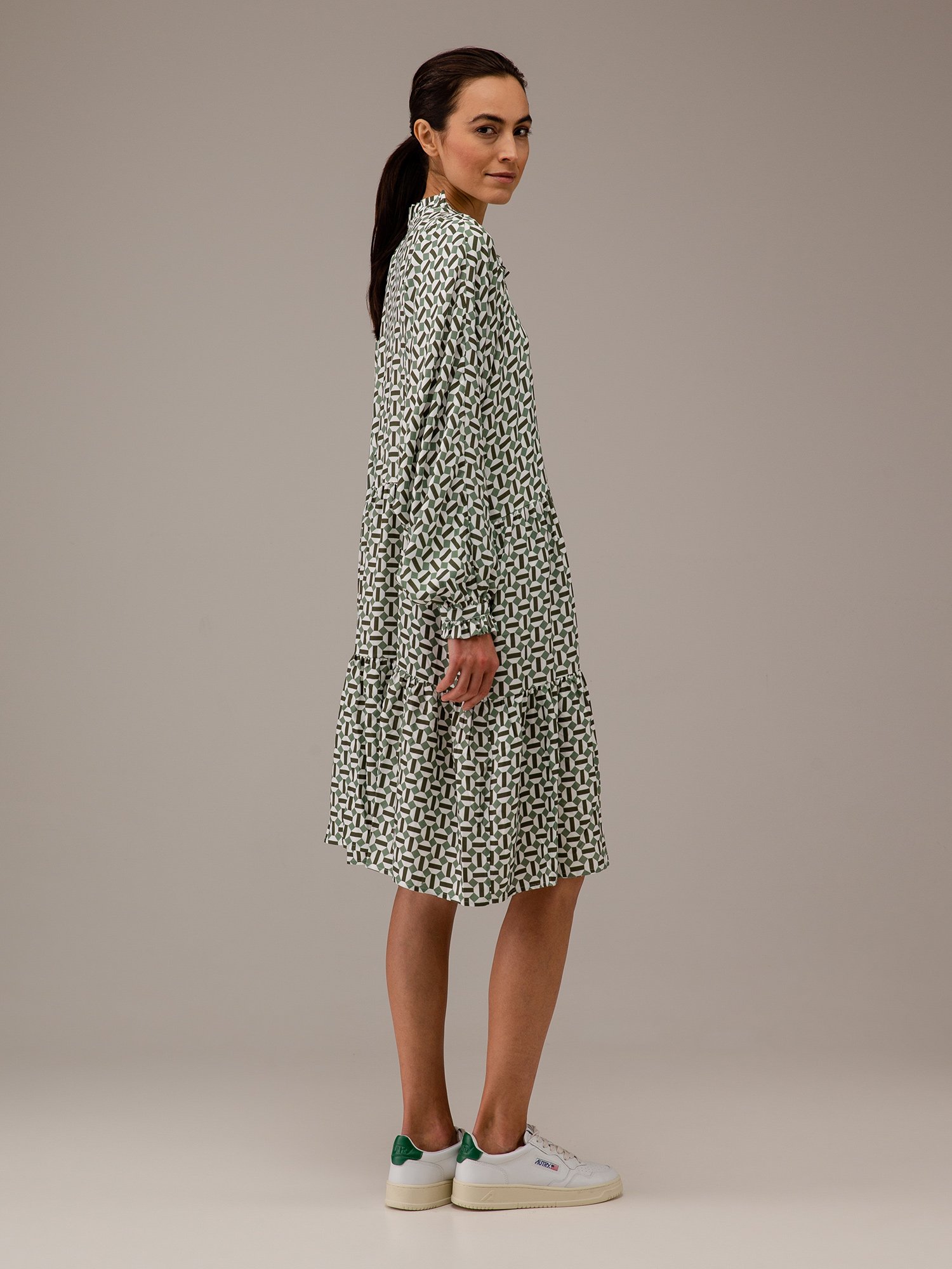 Detailansicht von Midi-Hemdblusenkleid von BETTER RICH