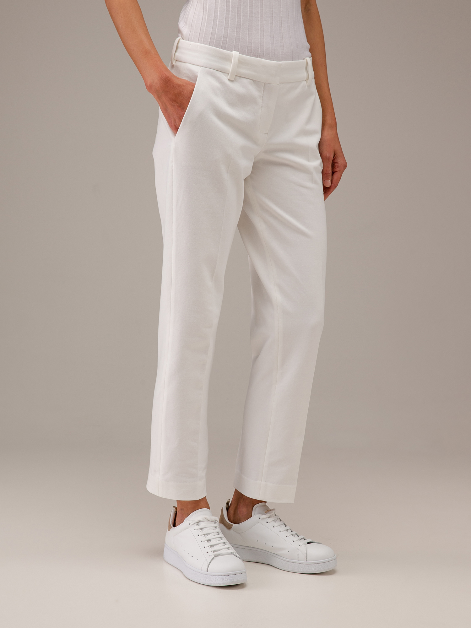 Detailansicht von Chinohose aus Baumwolle von CIRCOLO