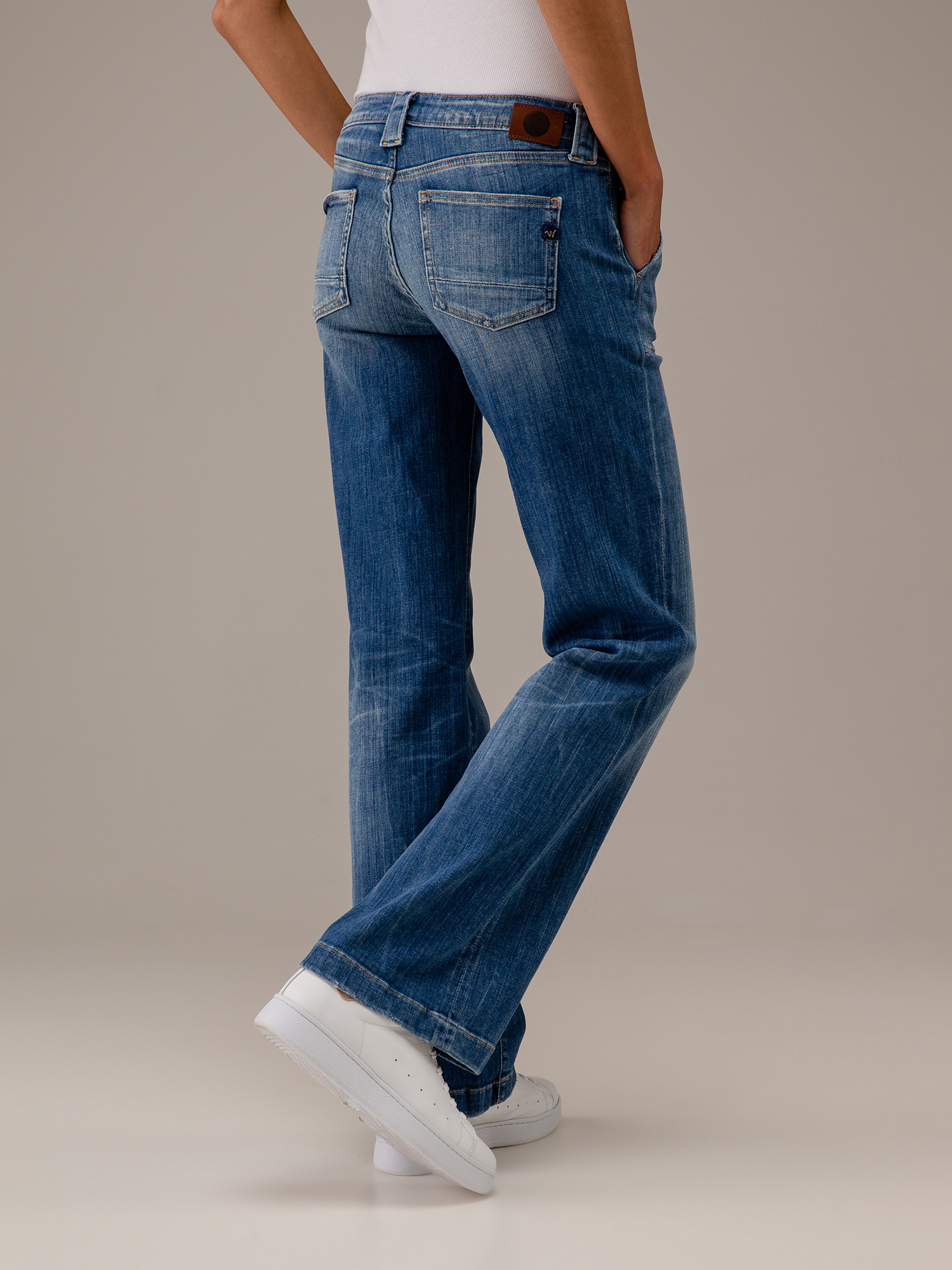 Detailansicht von Flared Jeans von LE TEMPS DES CERISES