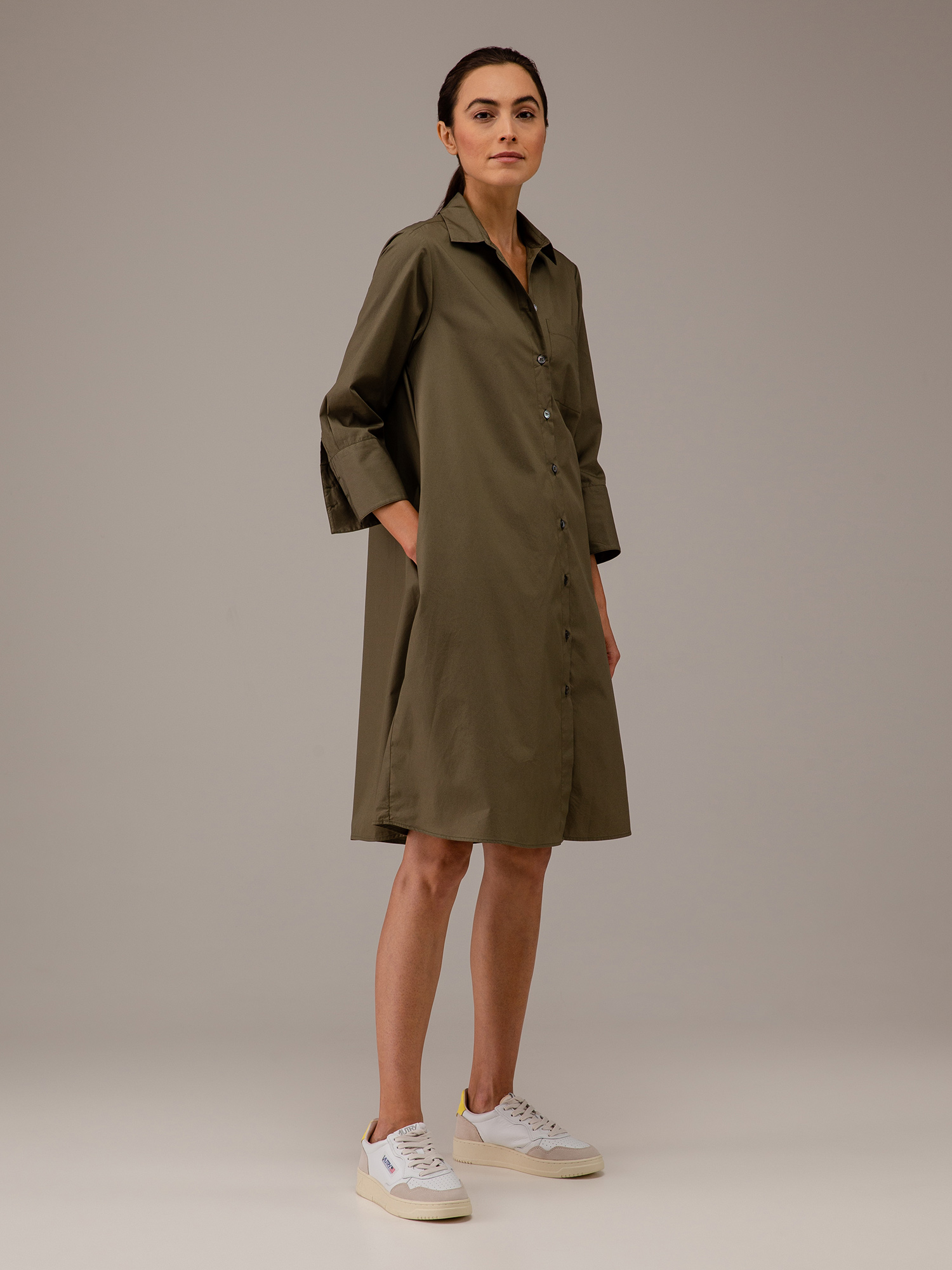 Detailansicht von Midi-Hemdblusenkleid aus Baumwolle von ROBERT FRIEDMAN