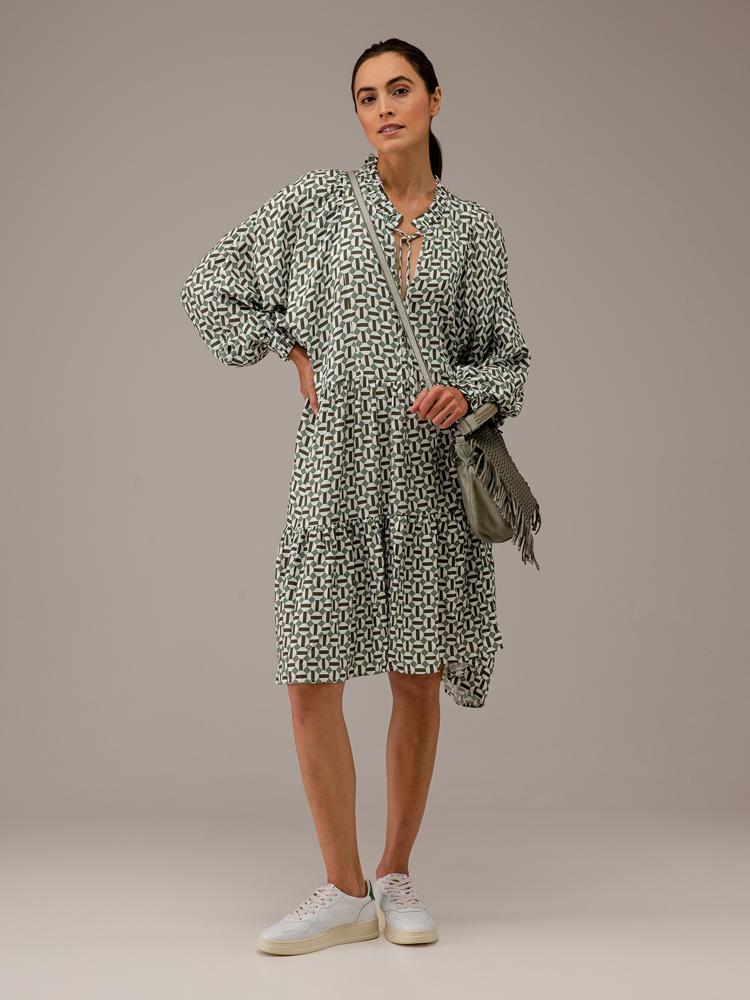 Detailansicht von Midi-Hemdblusenkleid von BETTER RICH