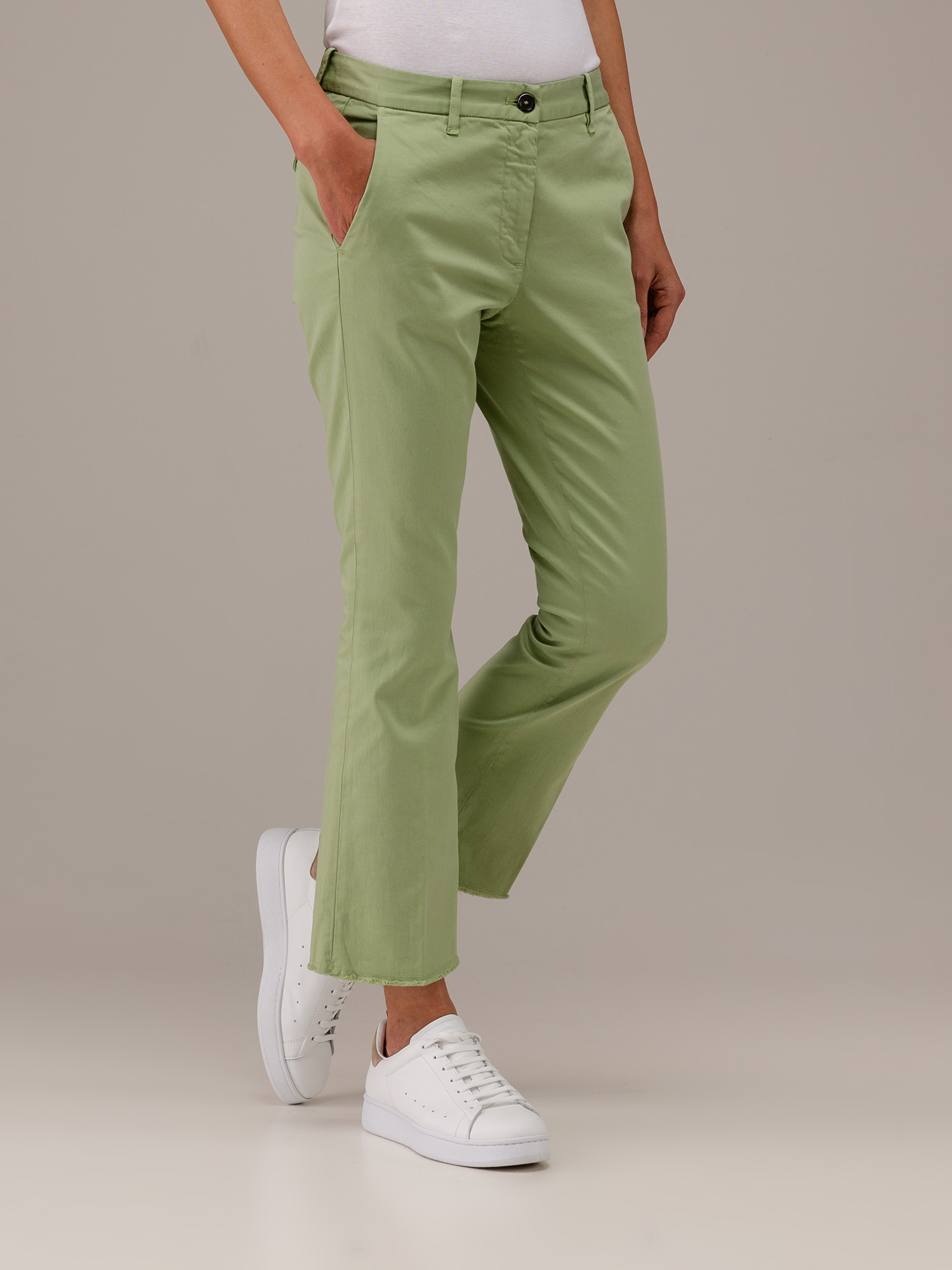Detailansicht von Cropped Bootcut Hose von NINE IN THE MORNING