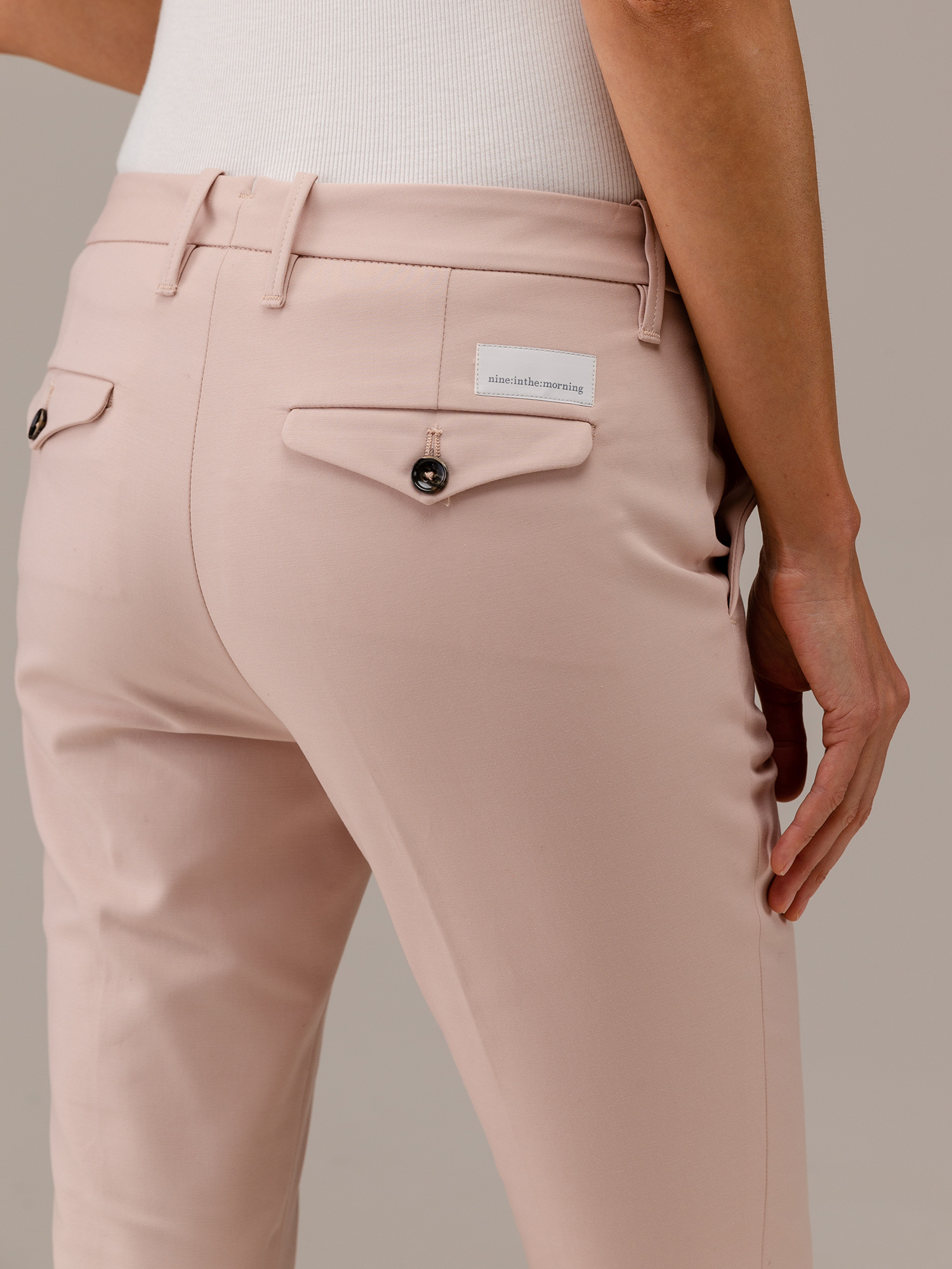 Detailansicht von Cropped Bootcut Hose von NINE IN THE MORNING