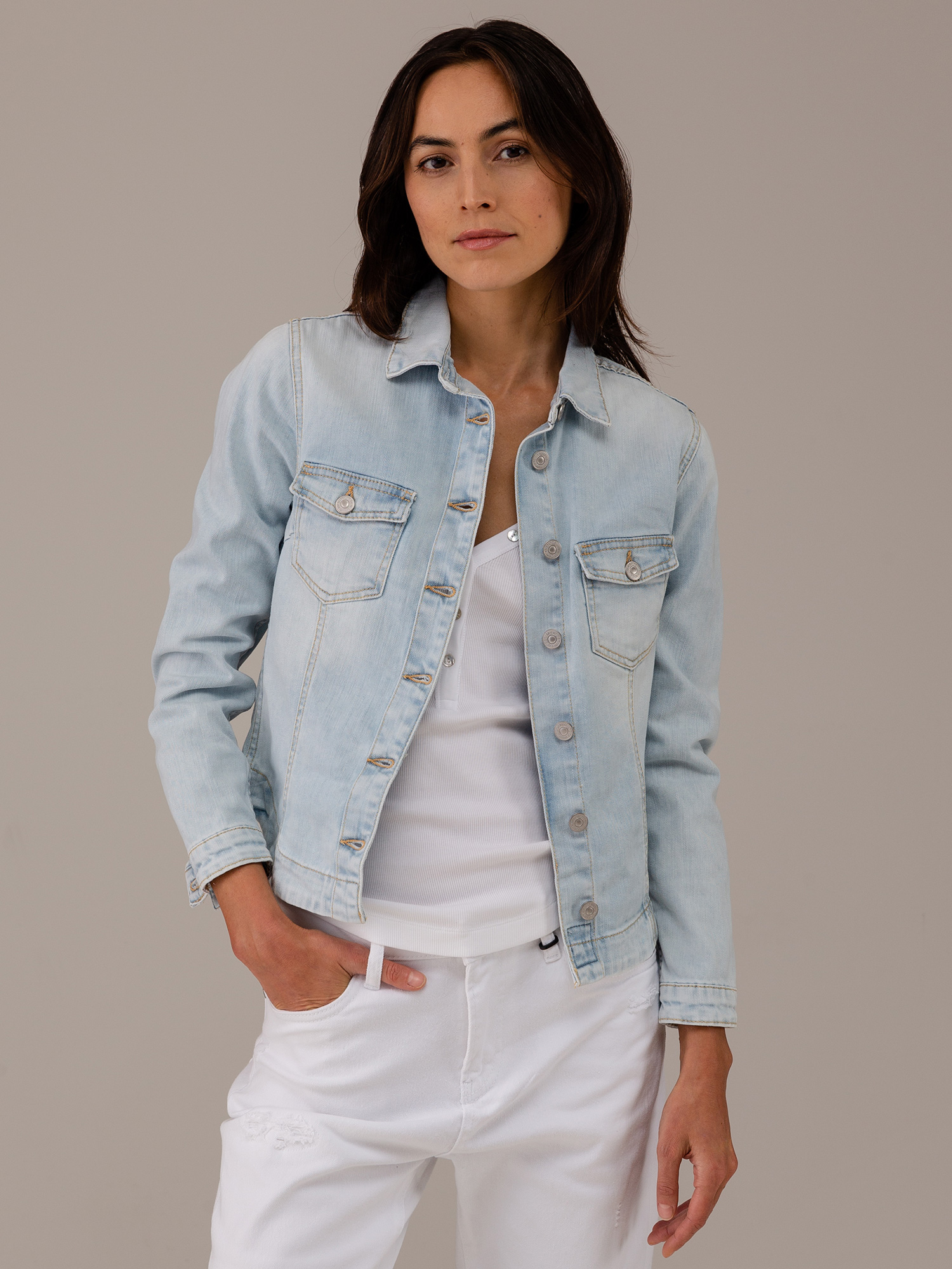 Detailansicht von Jeansjacke von LE TEMPS DES CERISES